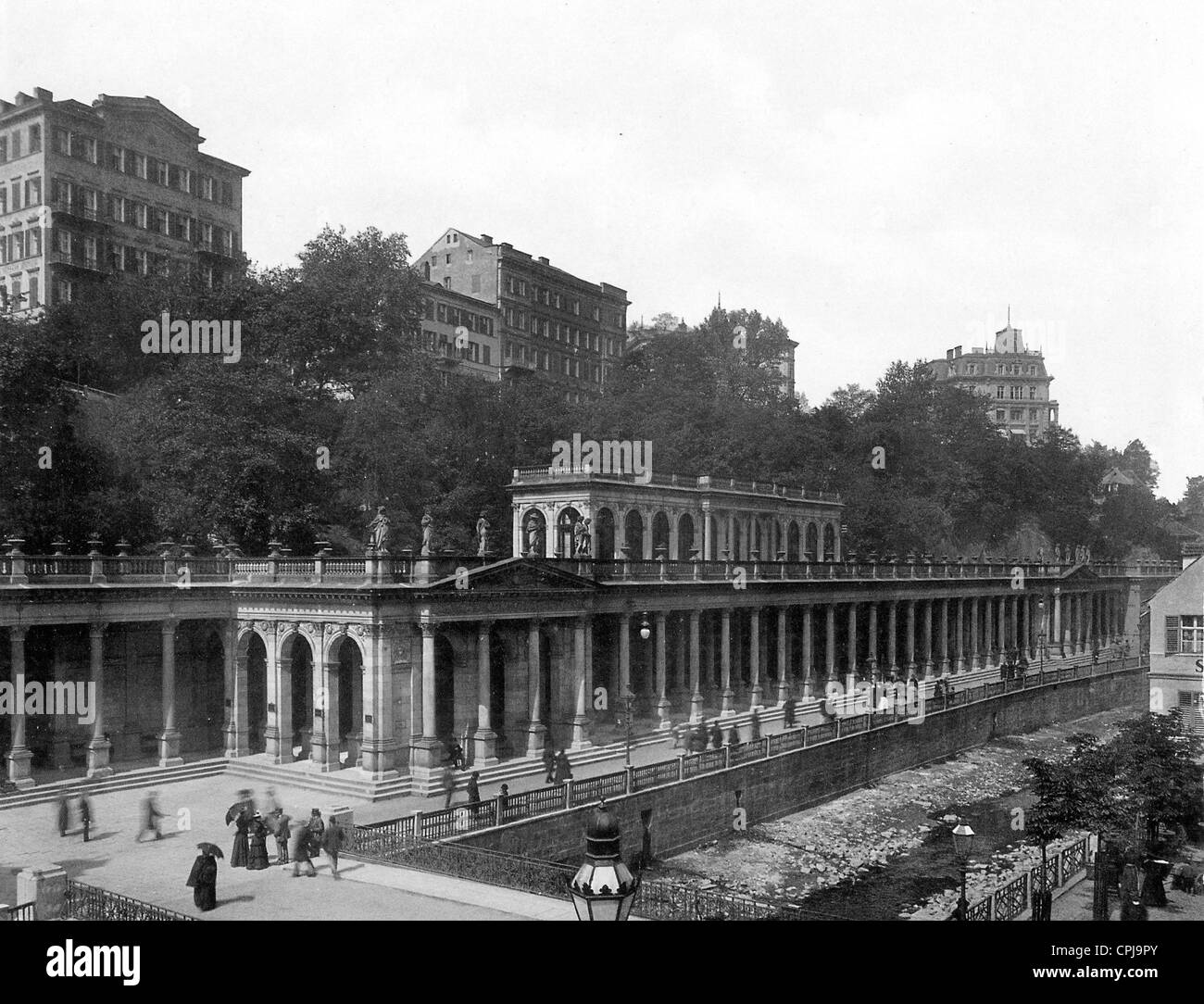 Molla del mulino e i colonnati a Karlovy Vary Foto Stock