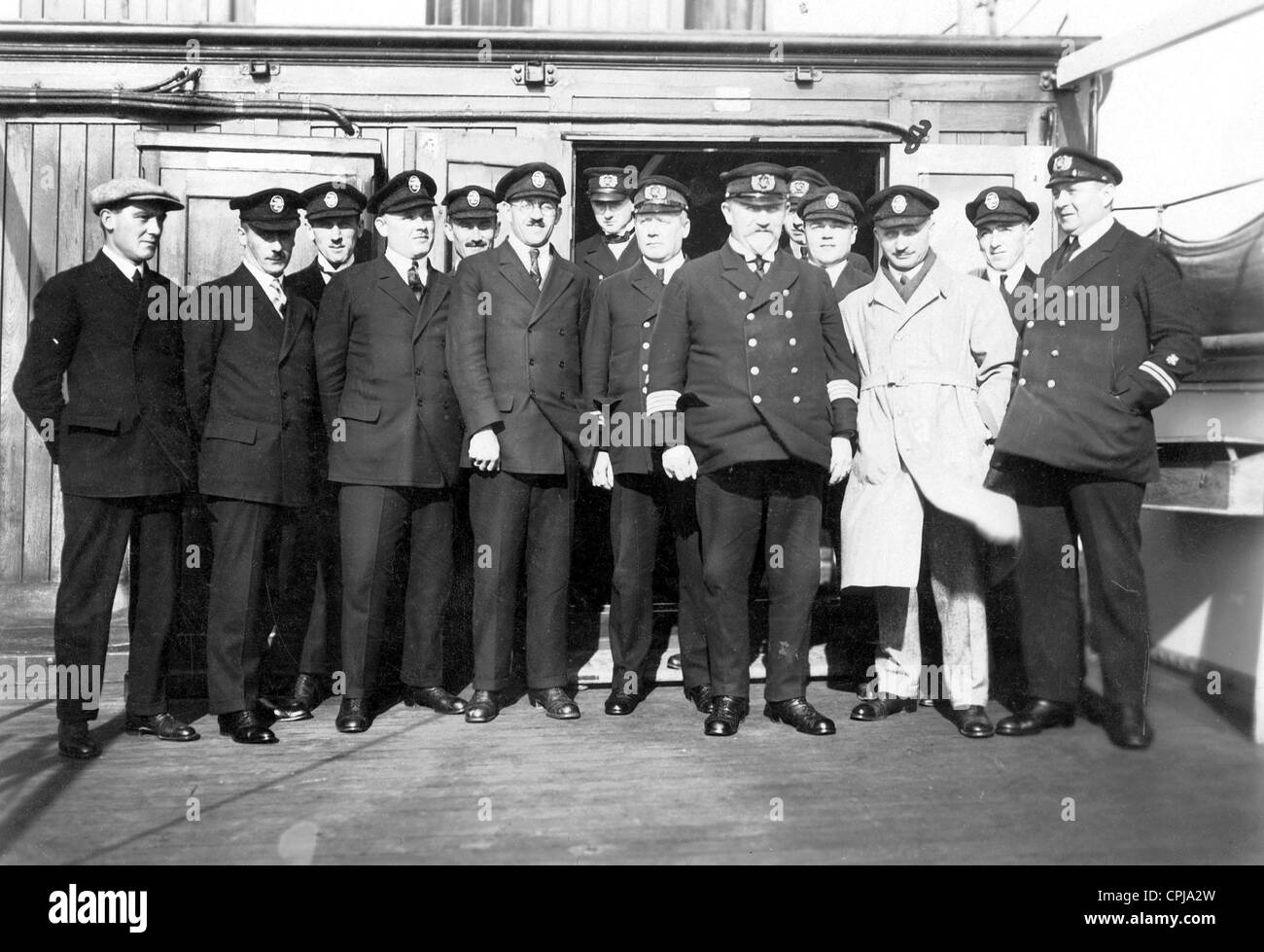 Capitano Bolsen e Aviator Marx, con l'equipaggio di "Los Angeles" Foto Stock