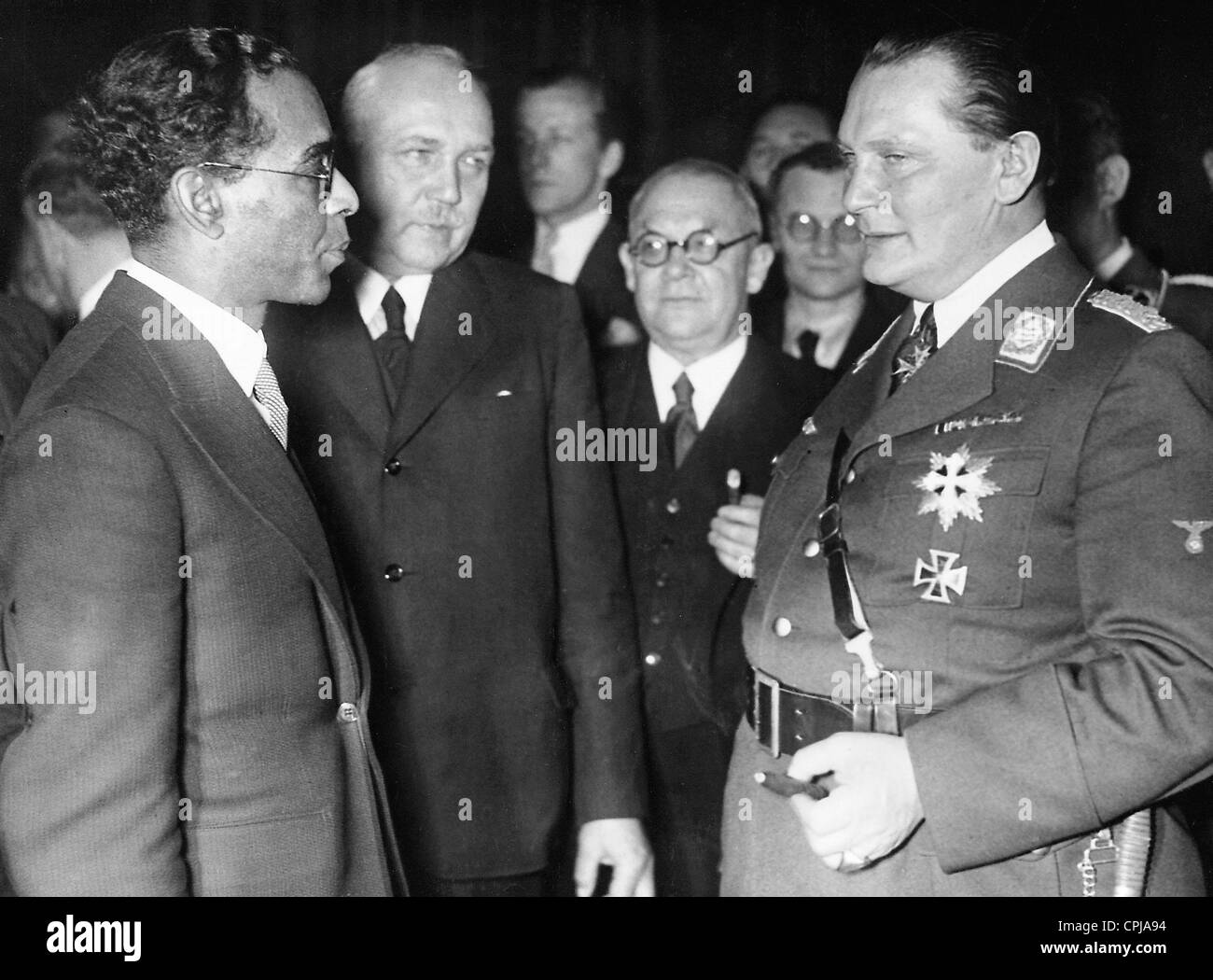 Hermann Goring in una conversazione con il Sig. Millard, 1934 Foto Stock