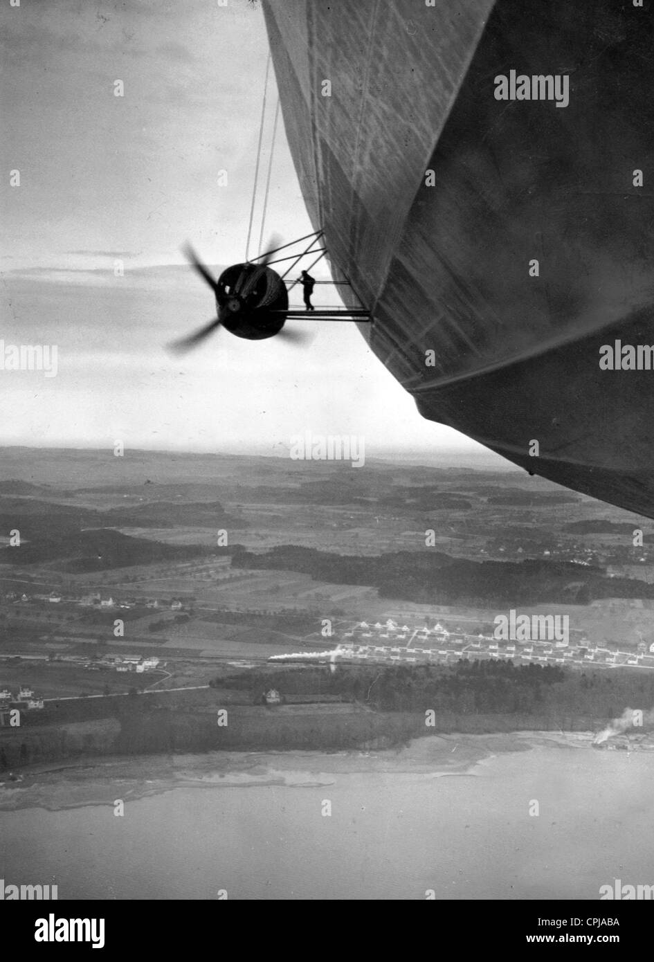 Il primo volo passeggeri del LZ 129 'Hindenburg" sopra il lago di Costanza, 1936 Foto Stock