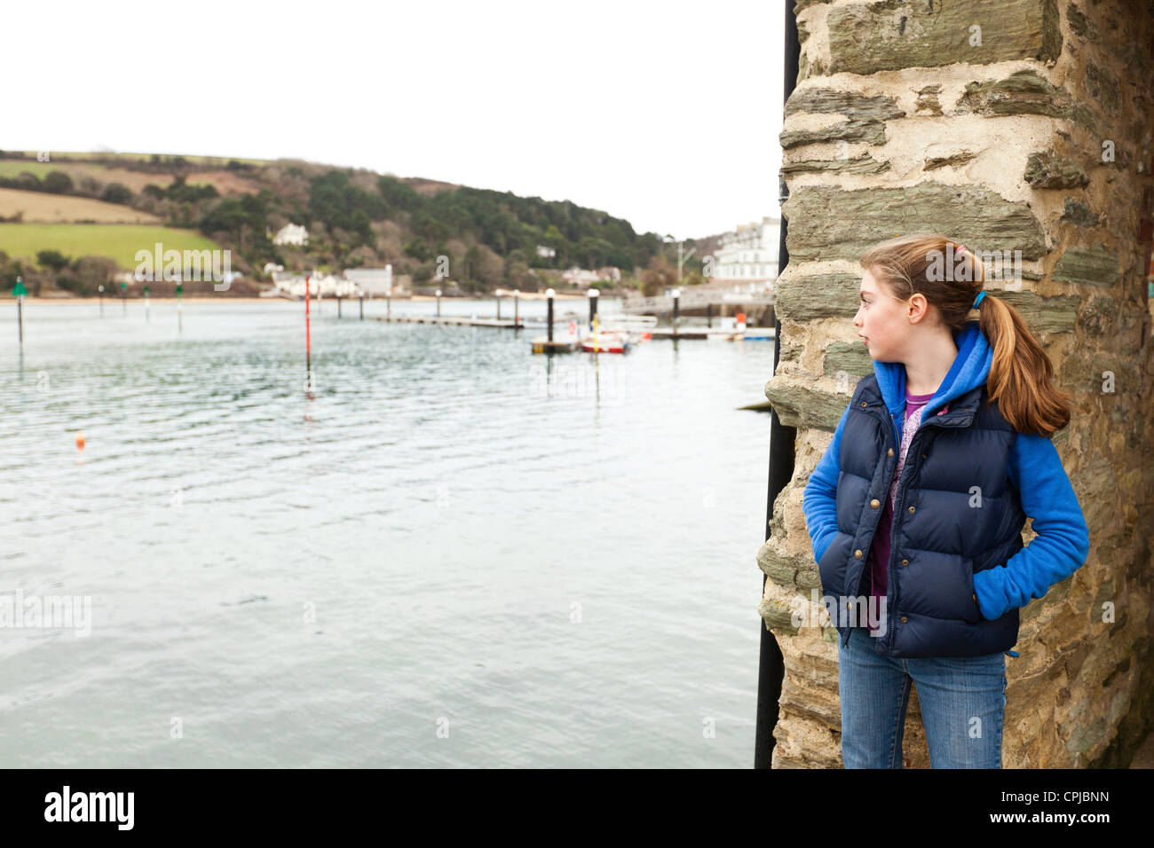 Ragazza in Salcombe, Inghilterra Foto Stock