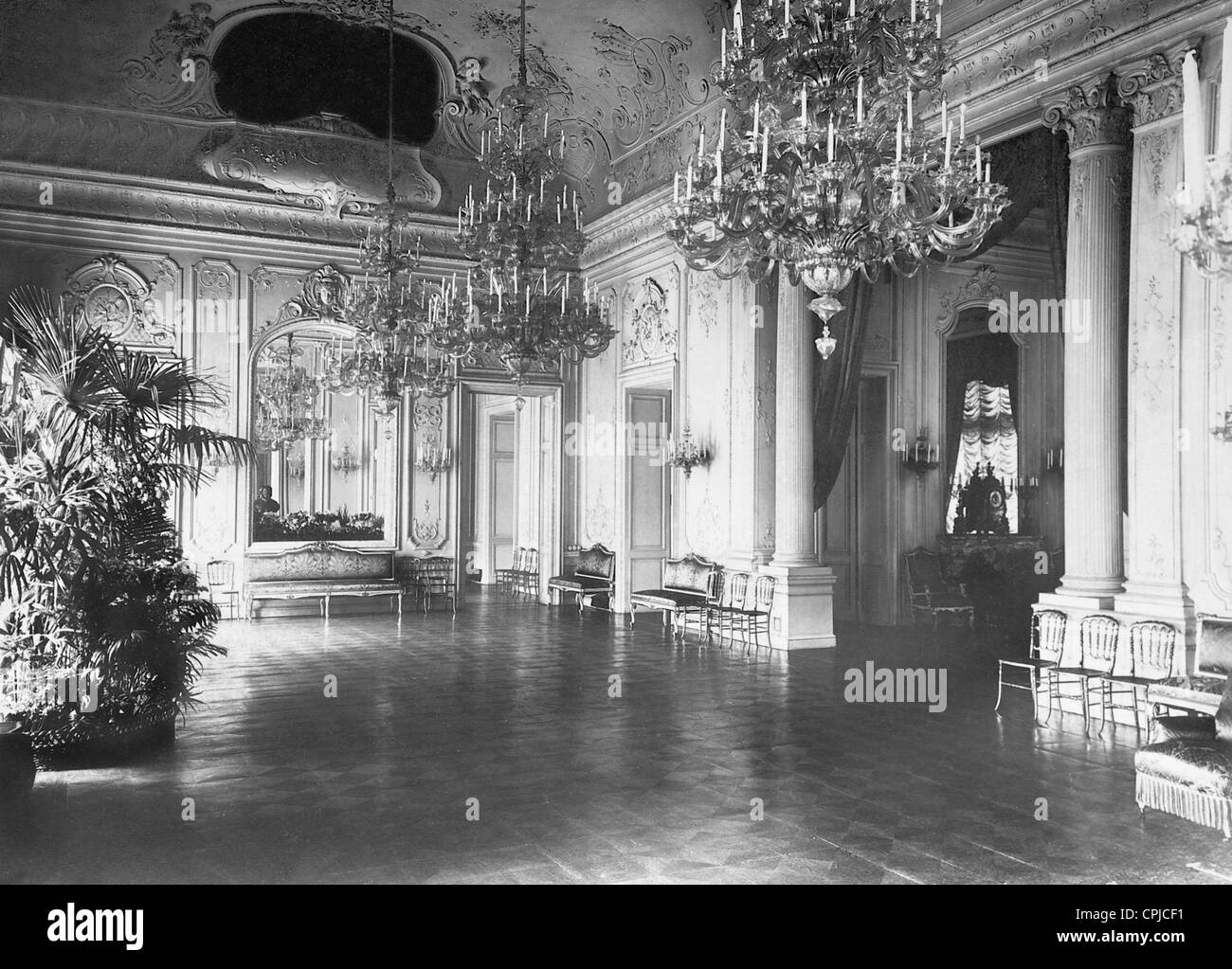 La sala da ballo dell'ambasciata tedesca a Vienna, 1906 Foto Stock