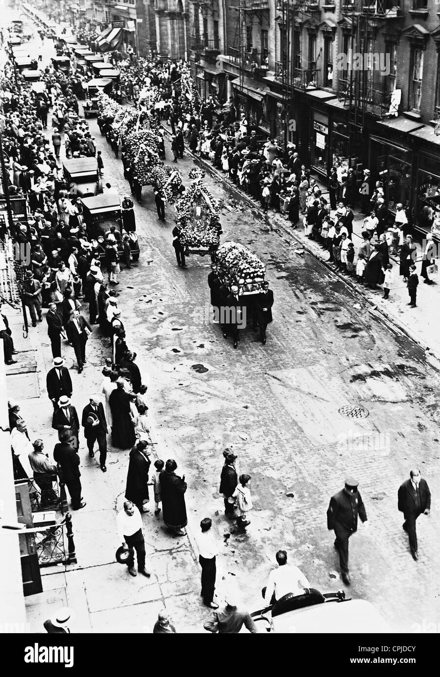 Il corteo funebre per Mara Longobardi in New York, 1926 Foto Stock