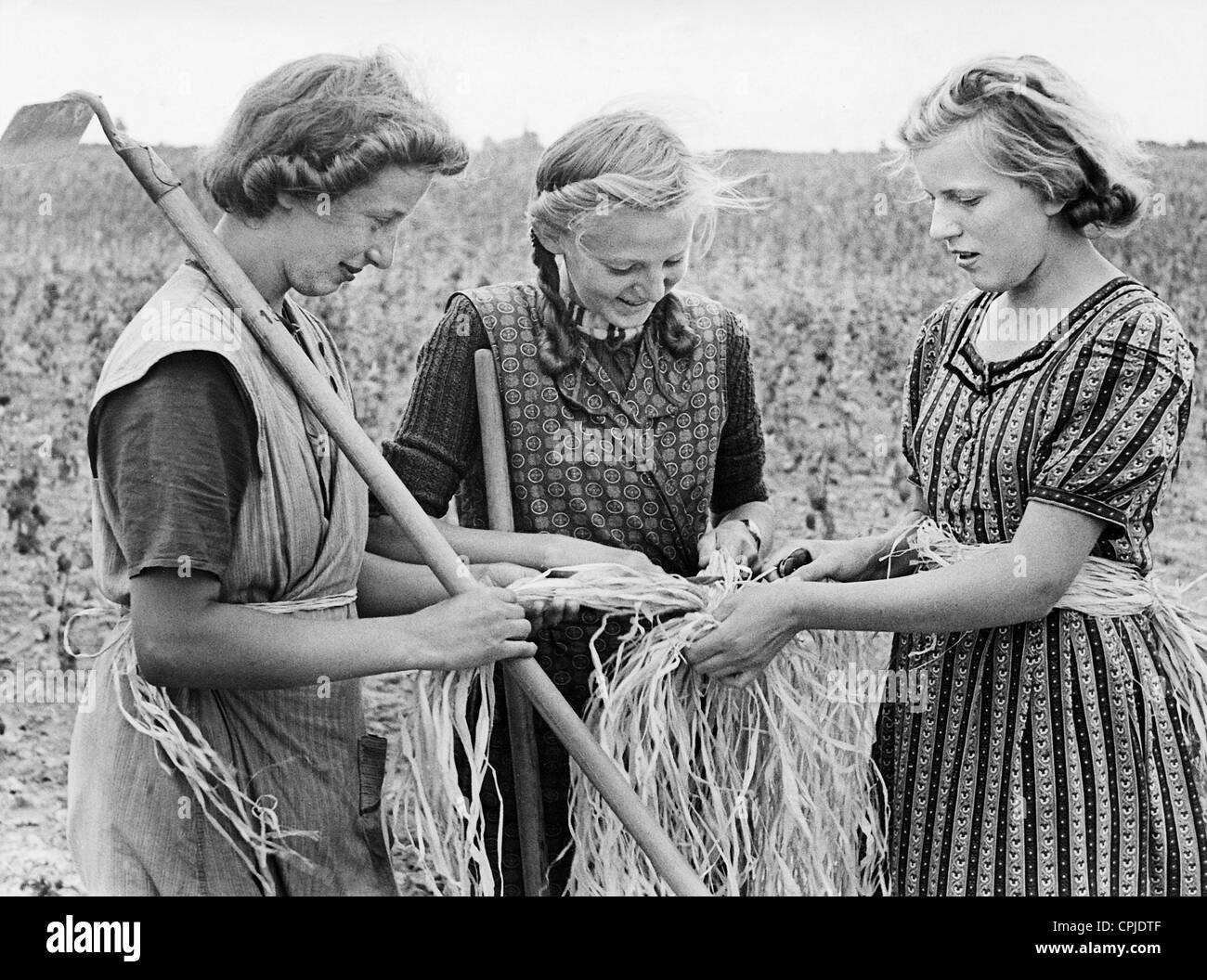 Ragazze completare paese anno 1939 Foto Stock