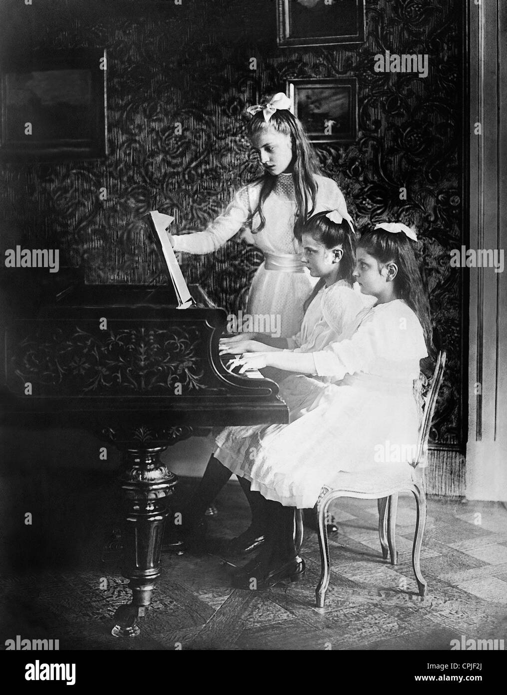Margherita di Sassonia, Maria Alix di Sassonia e di Anna di Sassonia a suonare il pianoforte, 1911 Foto Stock