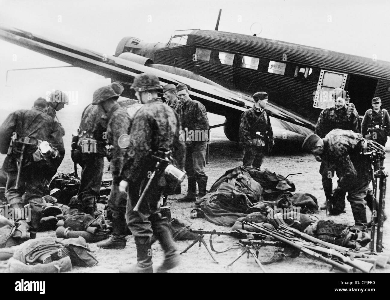 I soldati delle Waffen-SS prima del trasporto aereo sul Fronte Orientale, 1942 Foto Stock