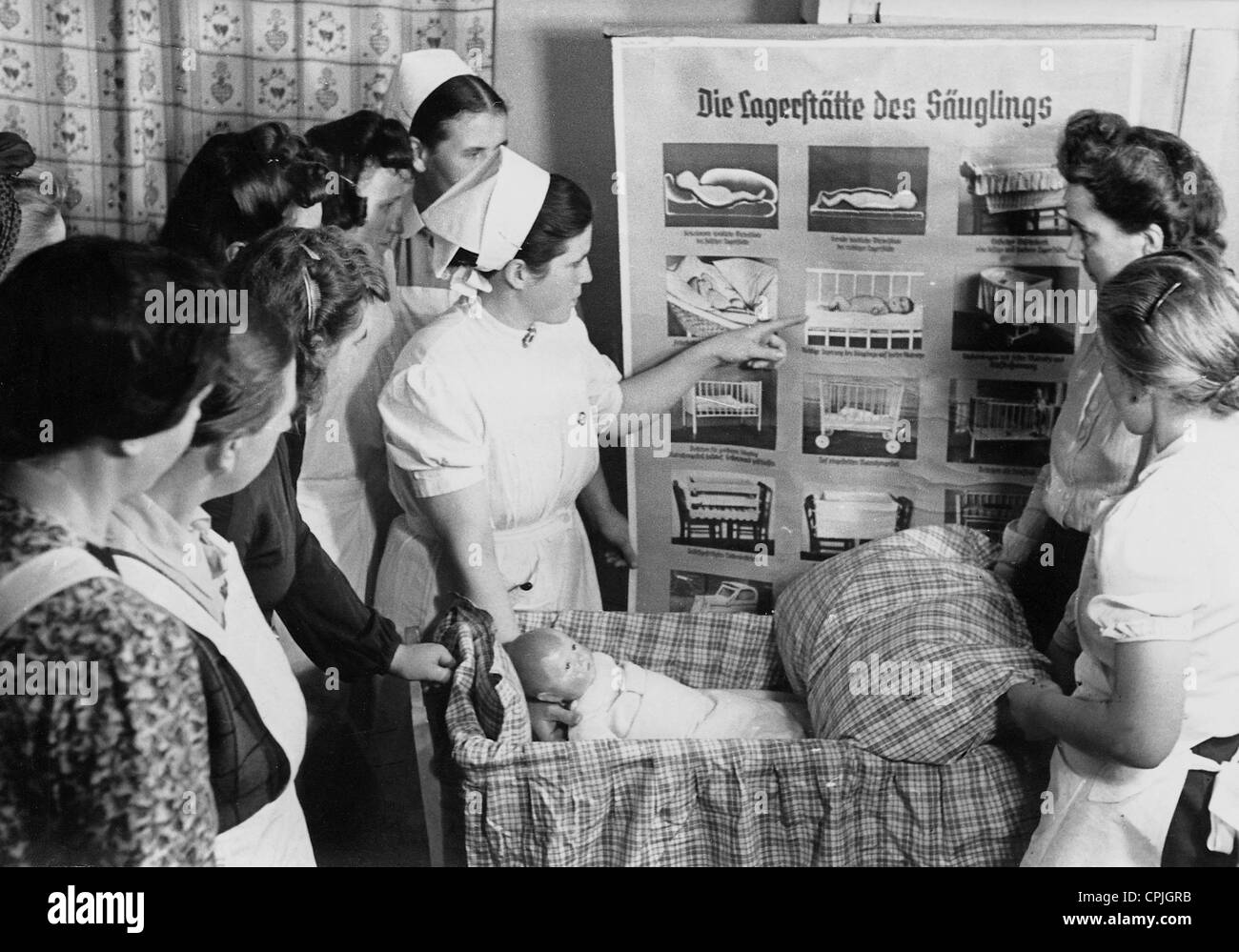Madre corso di formazione del "NS-Frauenschaft' [socialista nazionale della Lega delle donne], 1943 Foto Stock