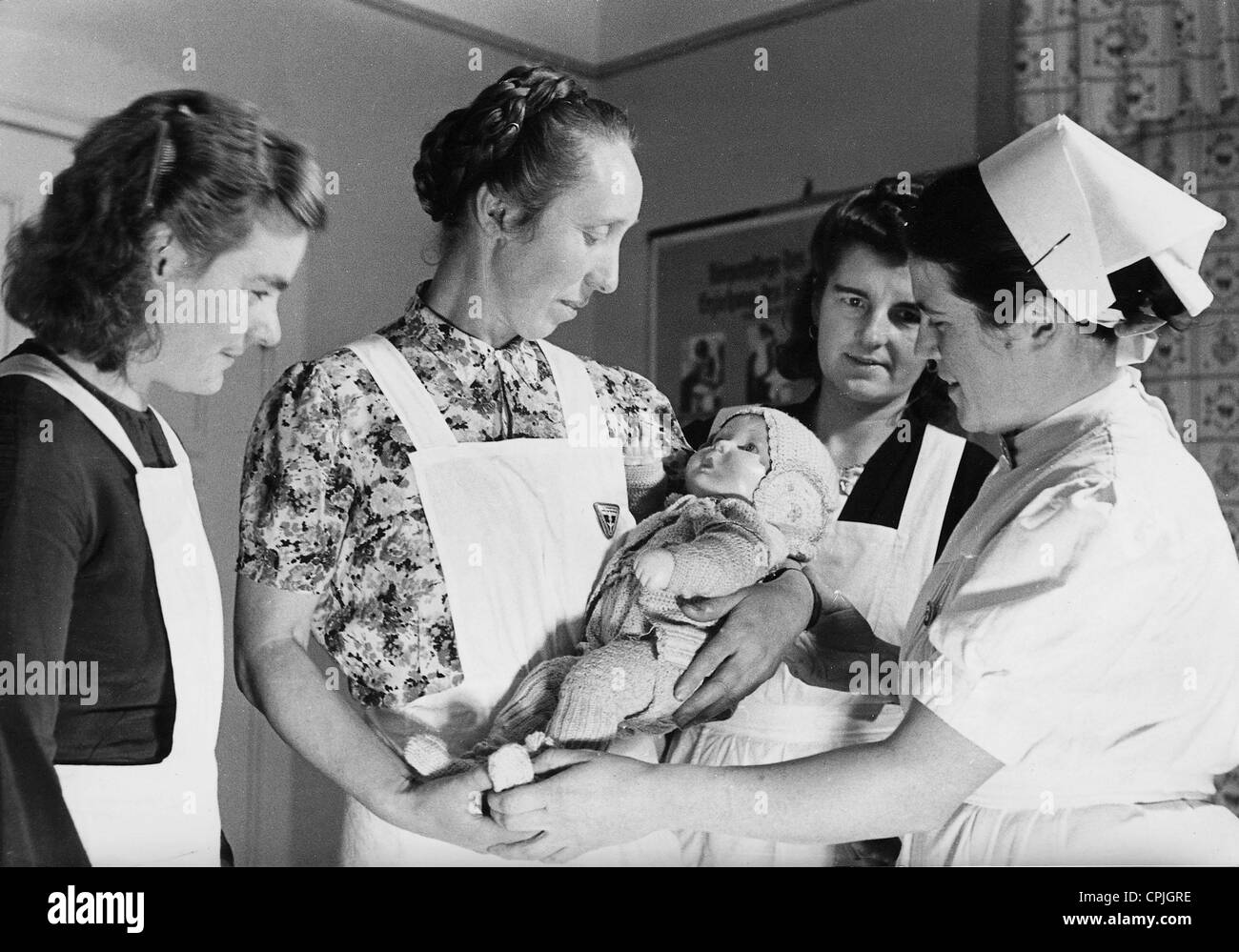 Madre corso di formazione del "NS-Frauenschaft' [socialista nazionale della Lega delle donne], 1943 Foto Stock