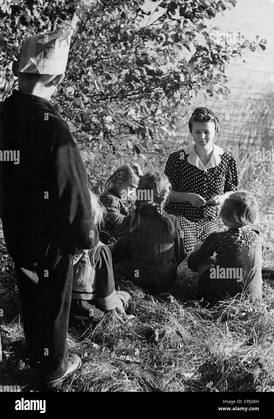"NS-Frauenschaft' [socialista nazionale della Lega delle Donne] si prende cura dei bambini, 1935 Foto Stock