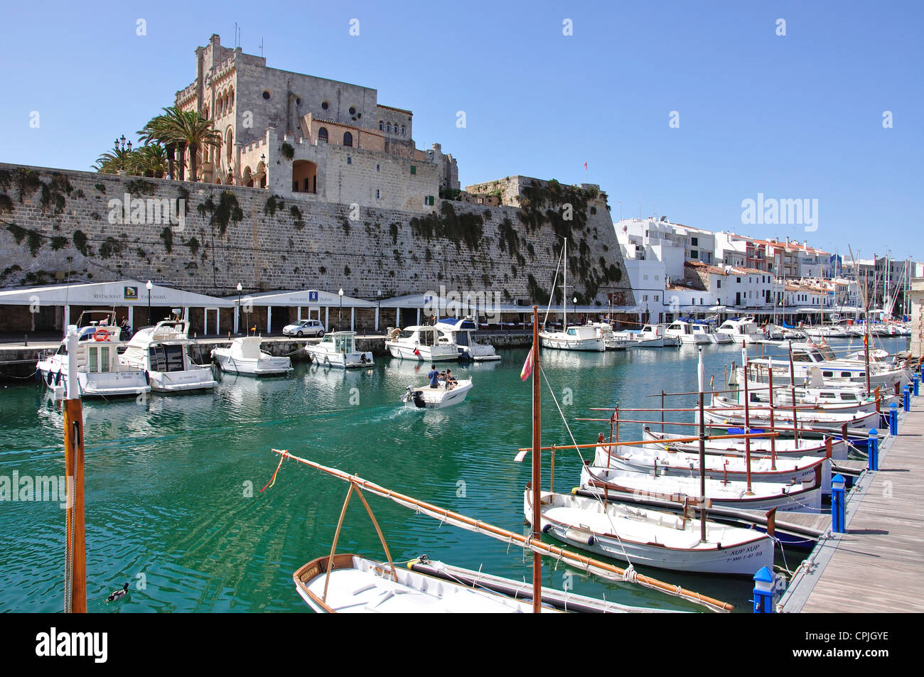 La pesca tradizionale barche nel porto di Ciudadella, Ciutadella de Menorca Minorca, Isole Baleari, Spagna Foto Stock