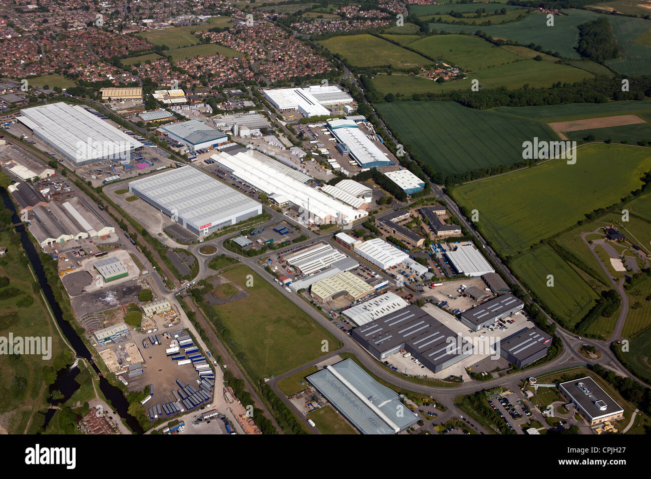 Veduta aerea di una tenuta industriale a Thatcham, Berkshire, Regno Unito Foto Stock