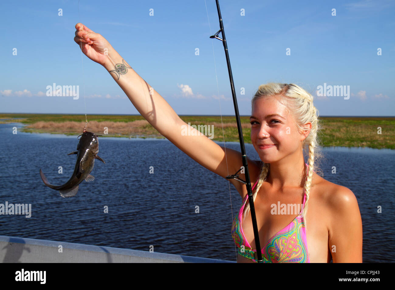 Okeechobee Florida,Lago Okeechobee,molo di pesca,teen teen teen age teen agers giovane adolescente,ragazza ragazze,giovani giovani giovani giovani giovani fe Foto Stock