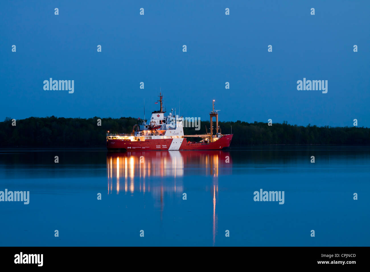 La Guardia Costiera canadese nave Grifone su St Lawrence seaway. Foto Stock