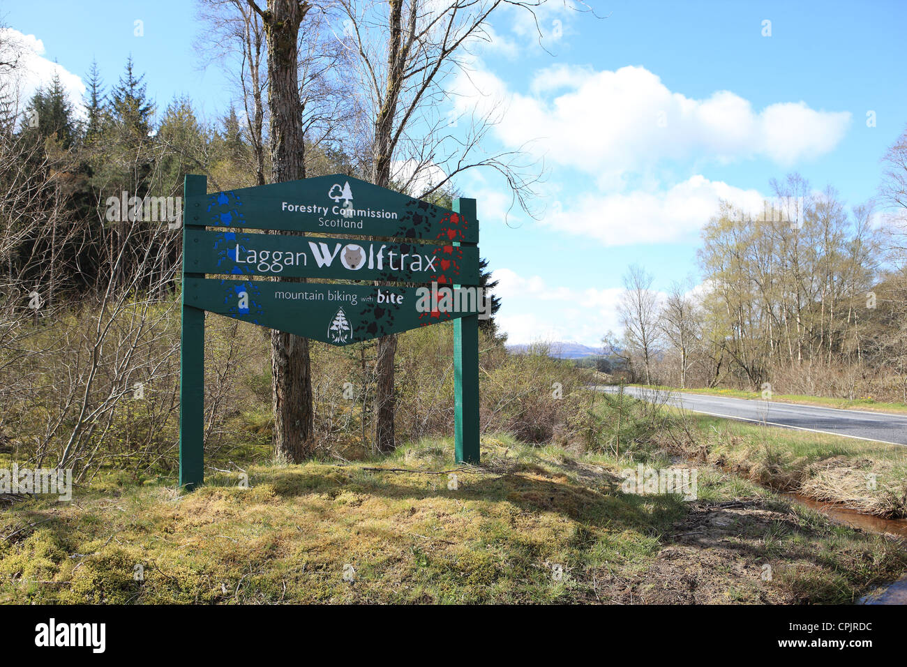 Firmare all'entrata di Laggan Wolftrax i percorsi per le mountain bike attraverso la foresta Strathmashie nelle highlands scozzesi Foto Stock