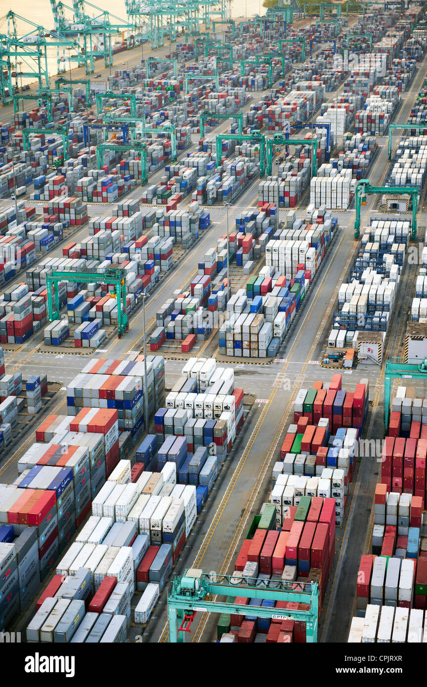 Un terminal container del porto di spedizione a Johor, Malaysia. Foto Stock