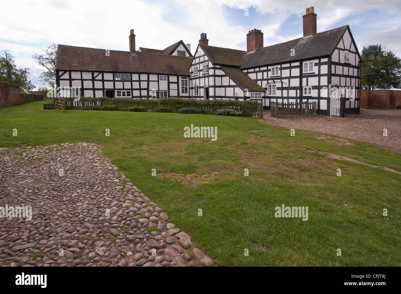 Un'immagine presa a casa Boscobel, Shropshire, dove il re Carlo II HID su un albero di quercia per sfuggire ai parlamentari. Foto Stock