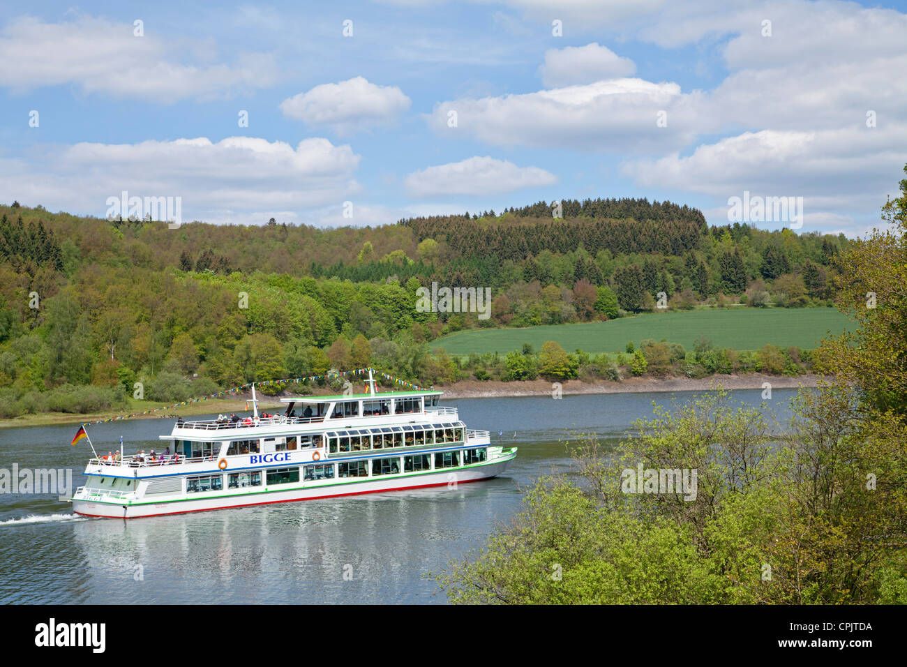 Escursione in barca sul Lago Bigge vicino a Rhode, Sauerland, Renania Settentrionale - Westfalia, Germania Foto Stock