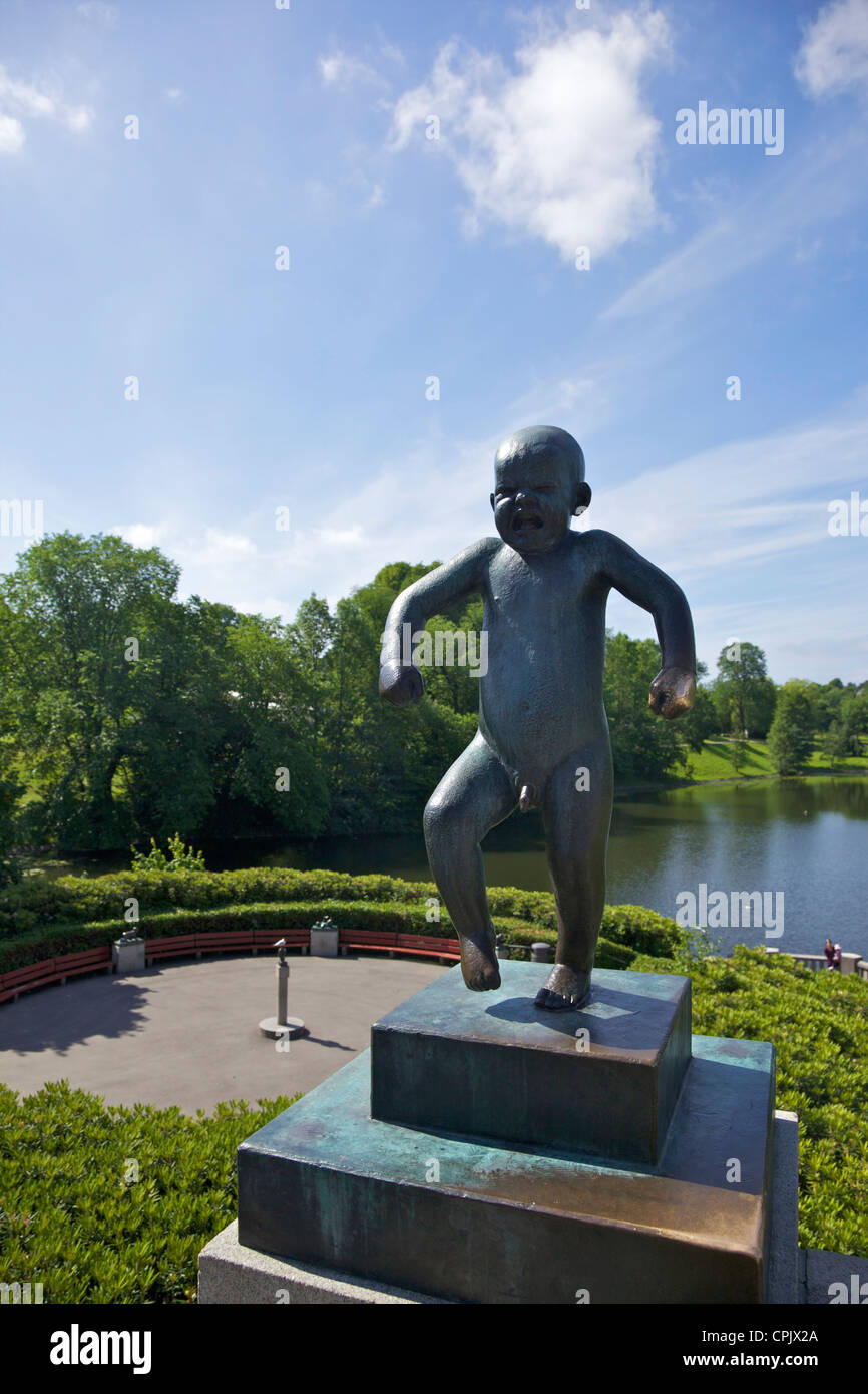 Arrabbiato pianto del bambino, il piccolo a testa calda da Gustav Vigeland, statua in bronzo nel Parco delle Sculture di Vigeland, Frognerparken, Oslo, né Foto Stock