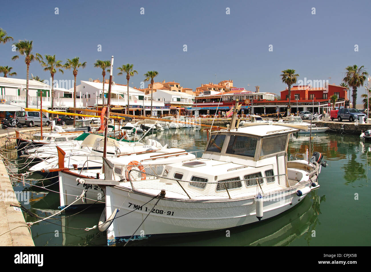 Il Marina di Cala en Bosc, Menorca, isole Baleari, Spagna Foto Stock