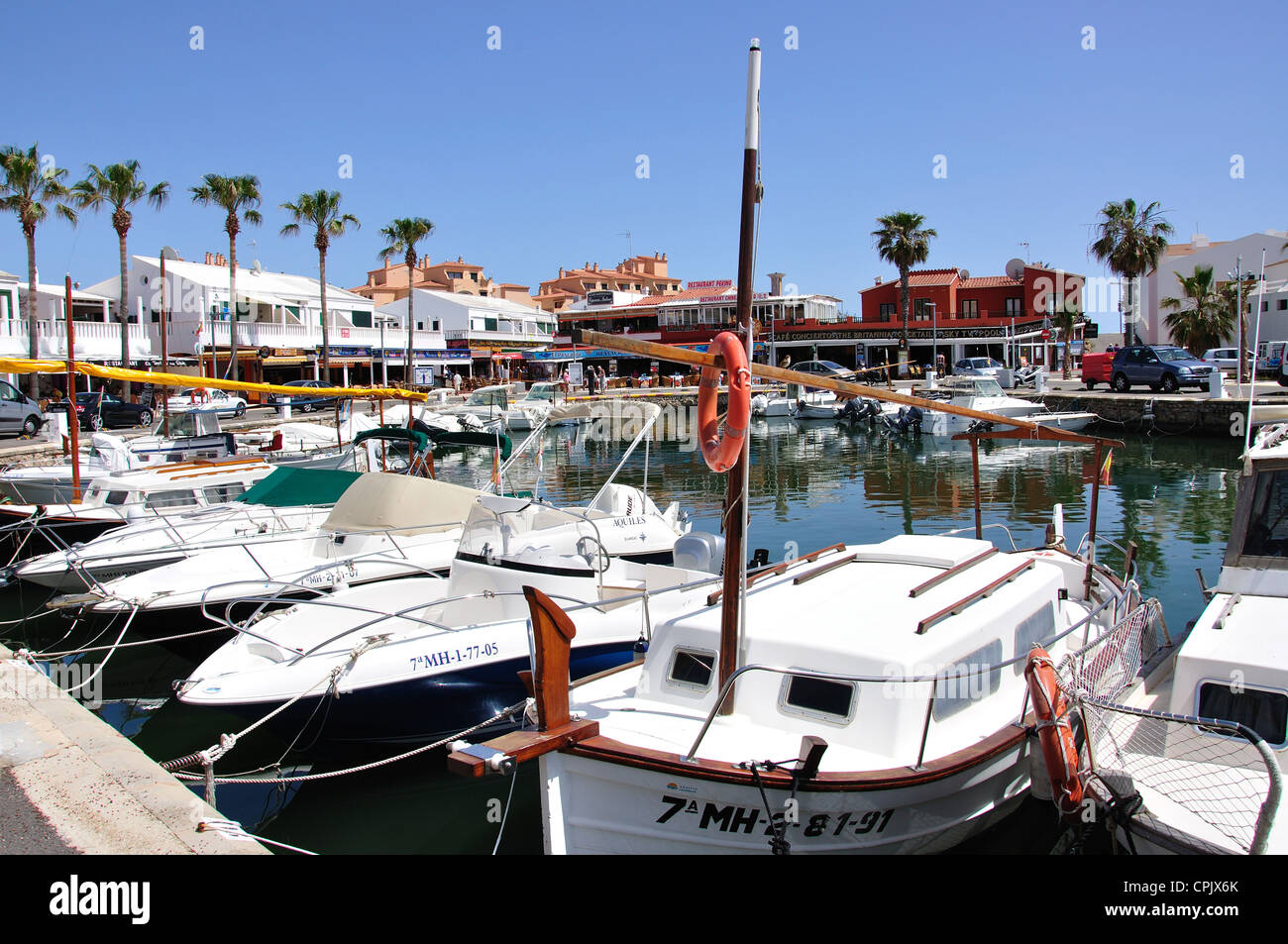 Il Marina di Cala en Bosc, Menorca, isole Baleari, Spagna Foto Stock