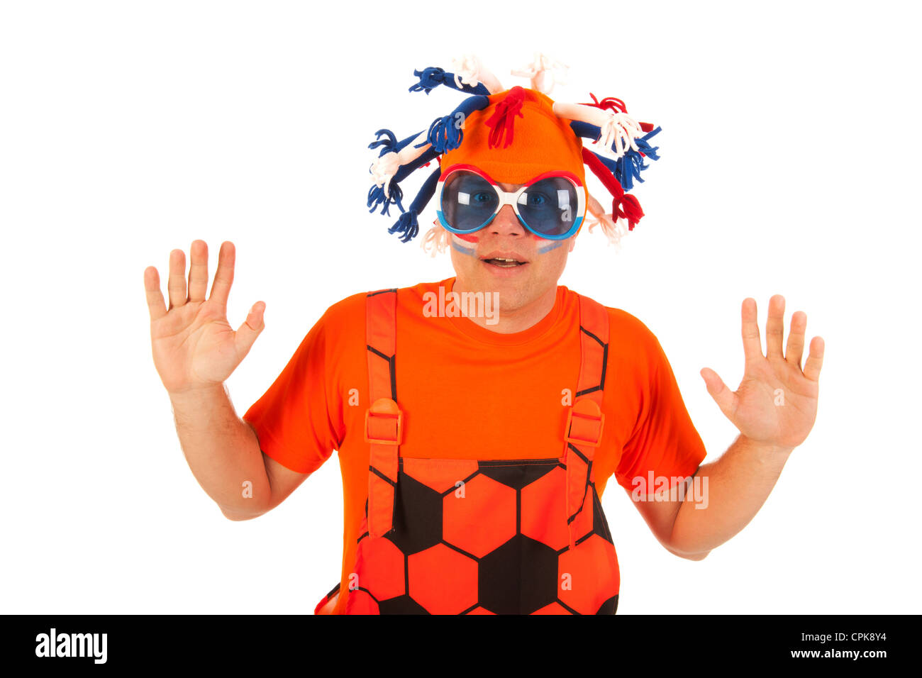 Uomo in arancione con cappello spiritoso e panni arancione Foto Stock