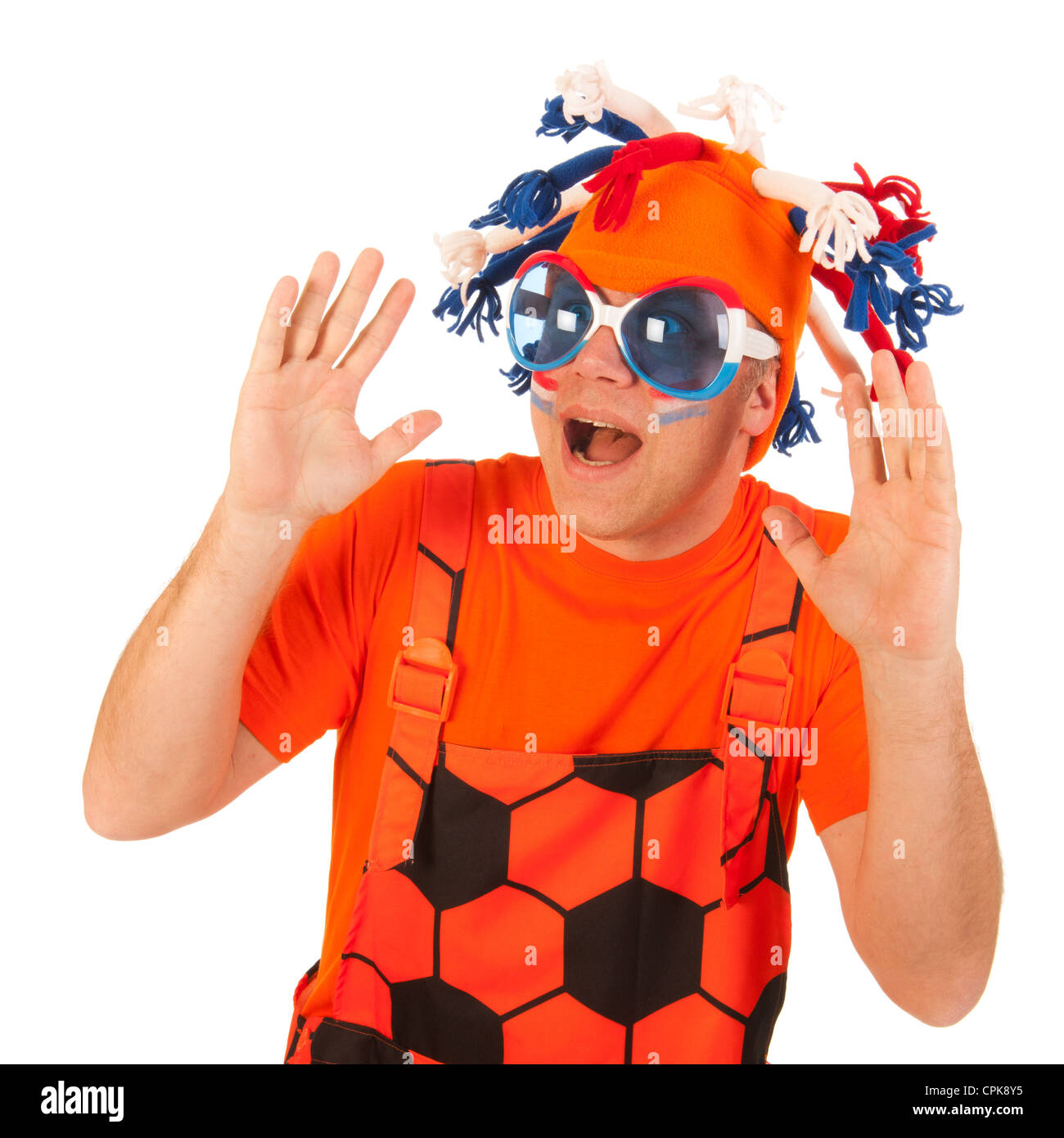 Uomo in arancione con cappello spiritoso e panni arancione Foto Stock