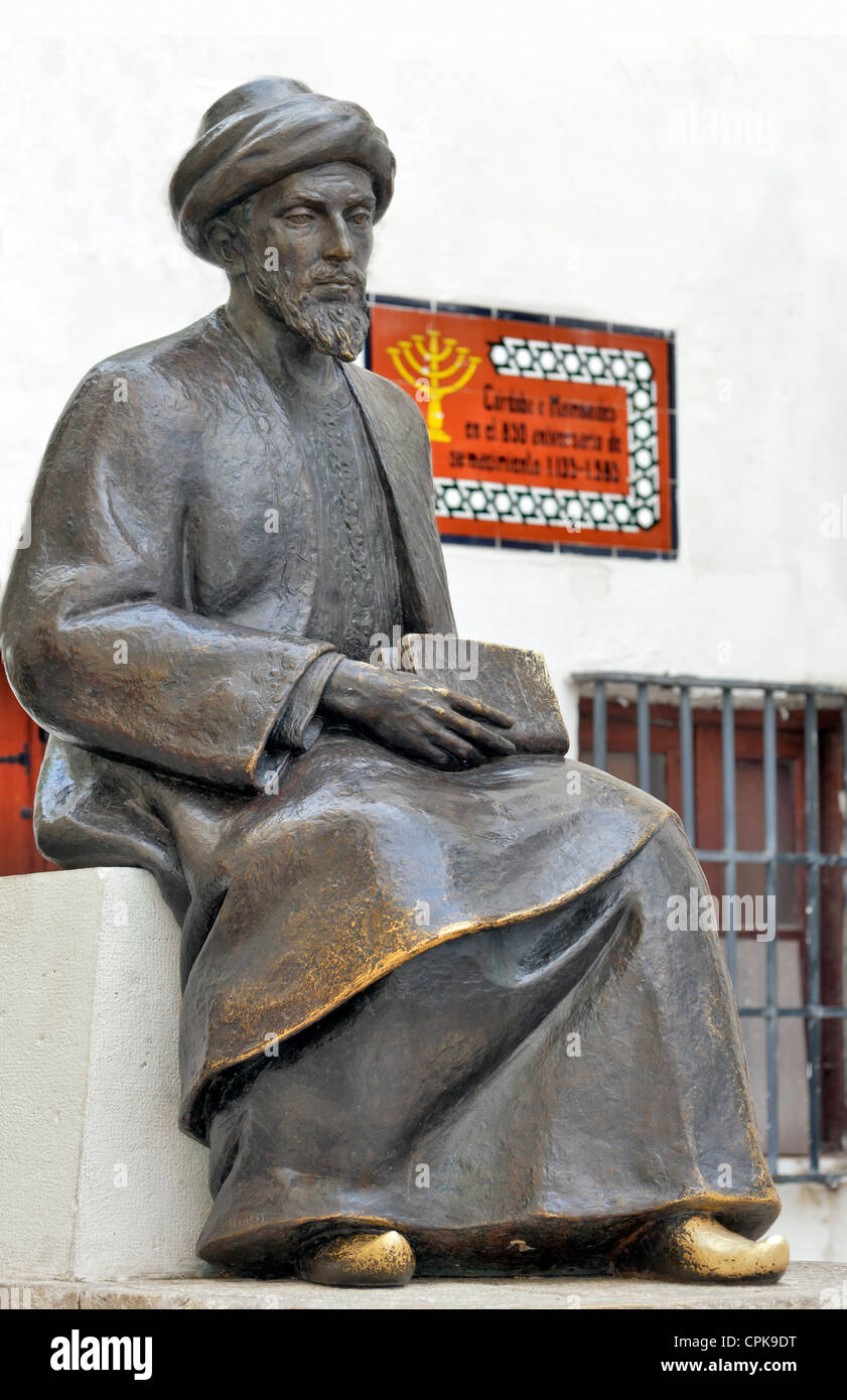 Mosè ben Maimon statua nel vecchio quartiere ebraico a Cordoba Spagna Foto Stock