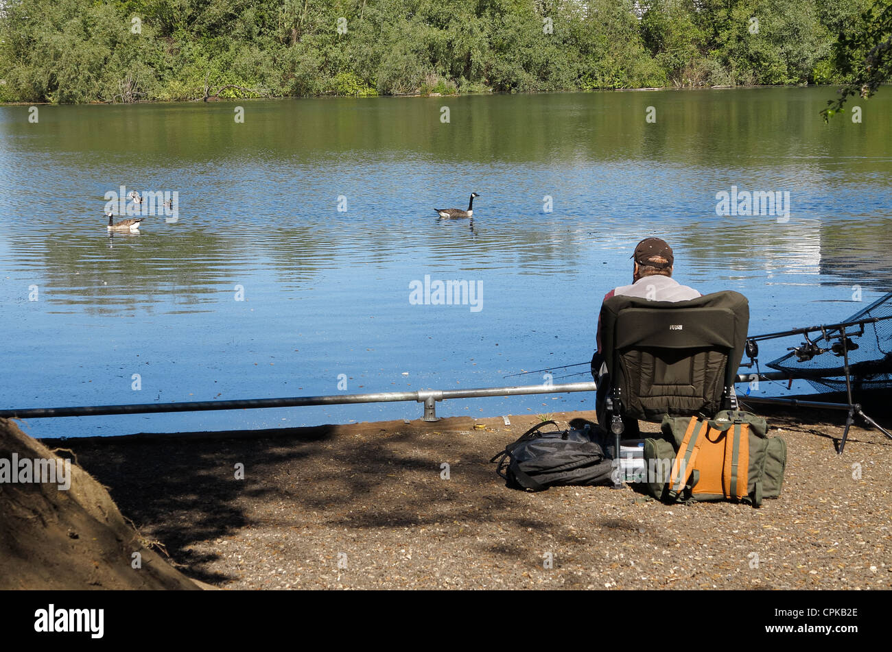 Tranquilla giornata di pesca sul lago Milton Cambridgeshire Foto Stock