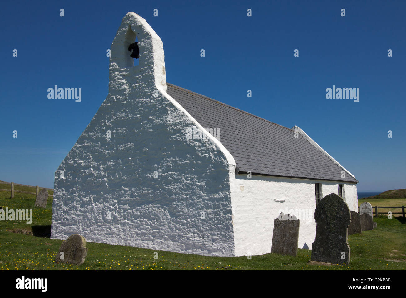 Chiesa Mwnt sul Ceredigion e Galles sentiero costiero Foto Stock