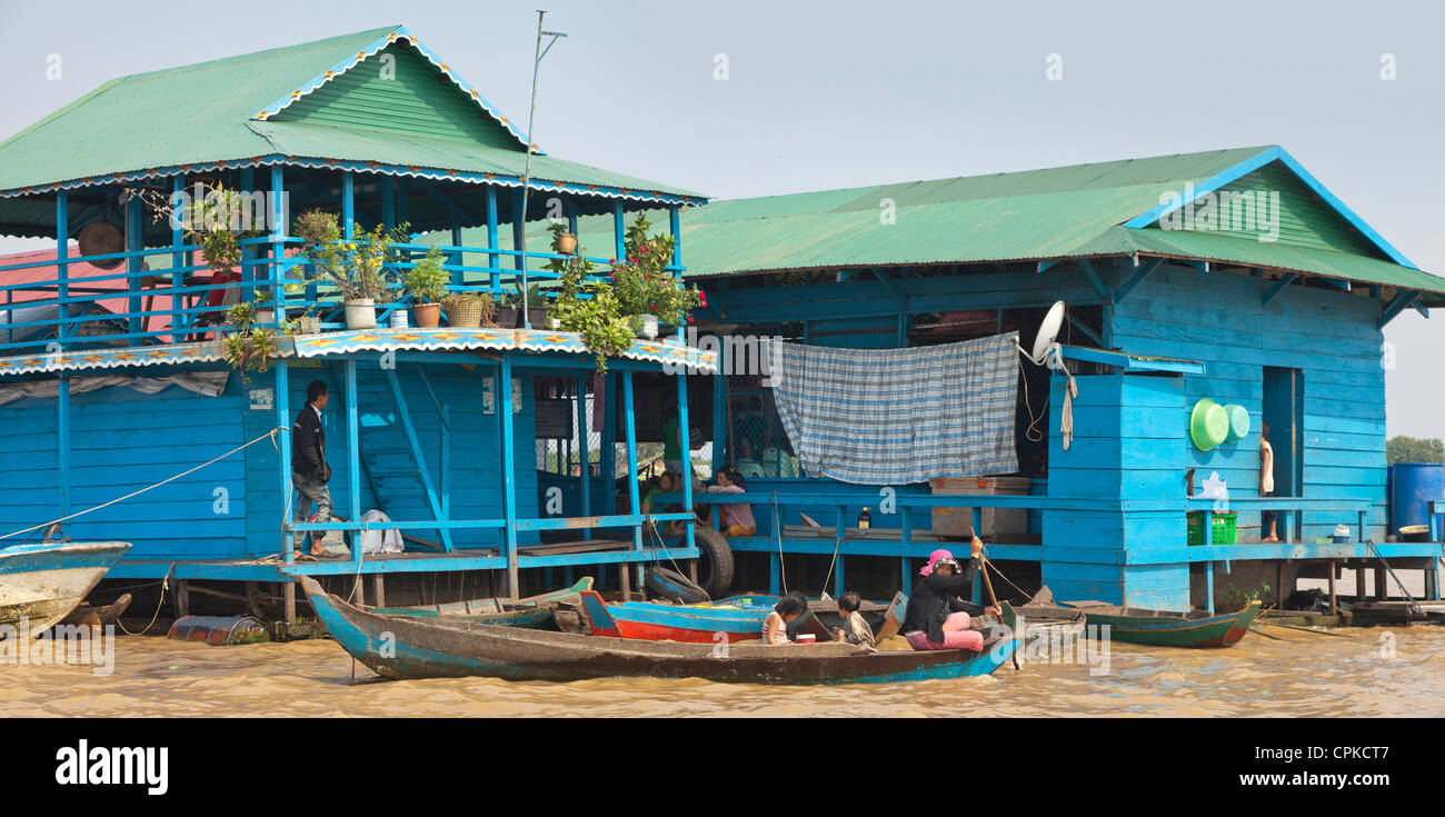 Lago Tonle Sap, Siem Reap, Cambogia. Casa galleggiante di barche Foto Stock