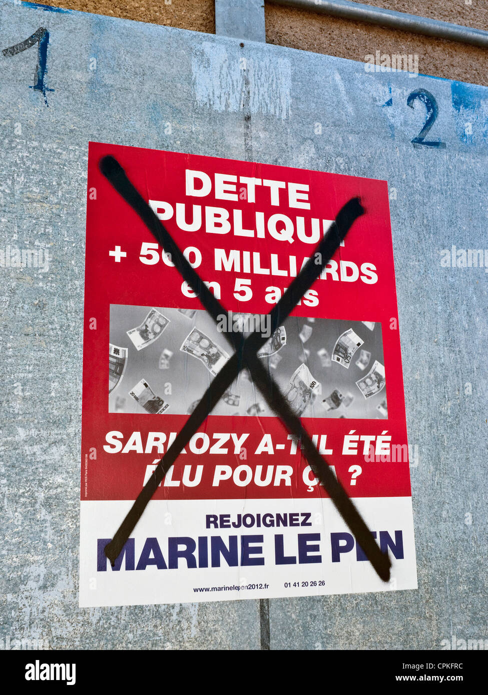 Rovinato nazionale francese di cartellone elettorale del Fronte nazionale - Candidati Indre-et-Loire, Francia. Foto Stock
