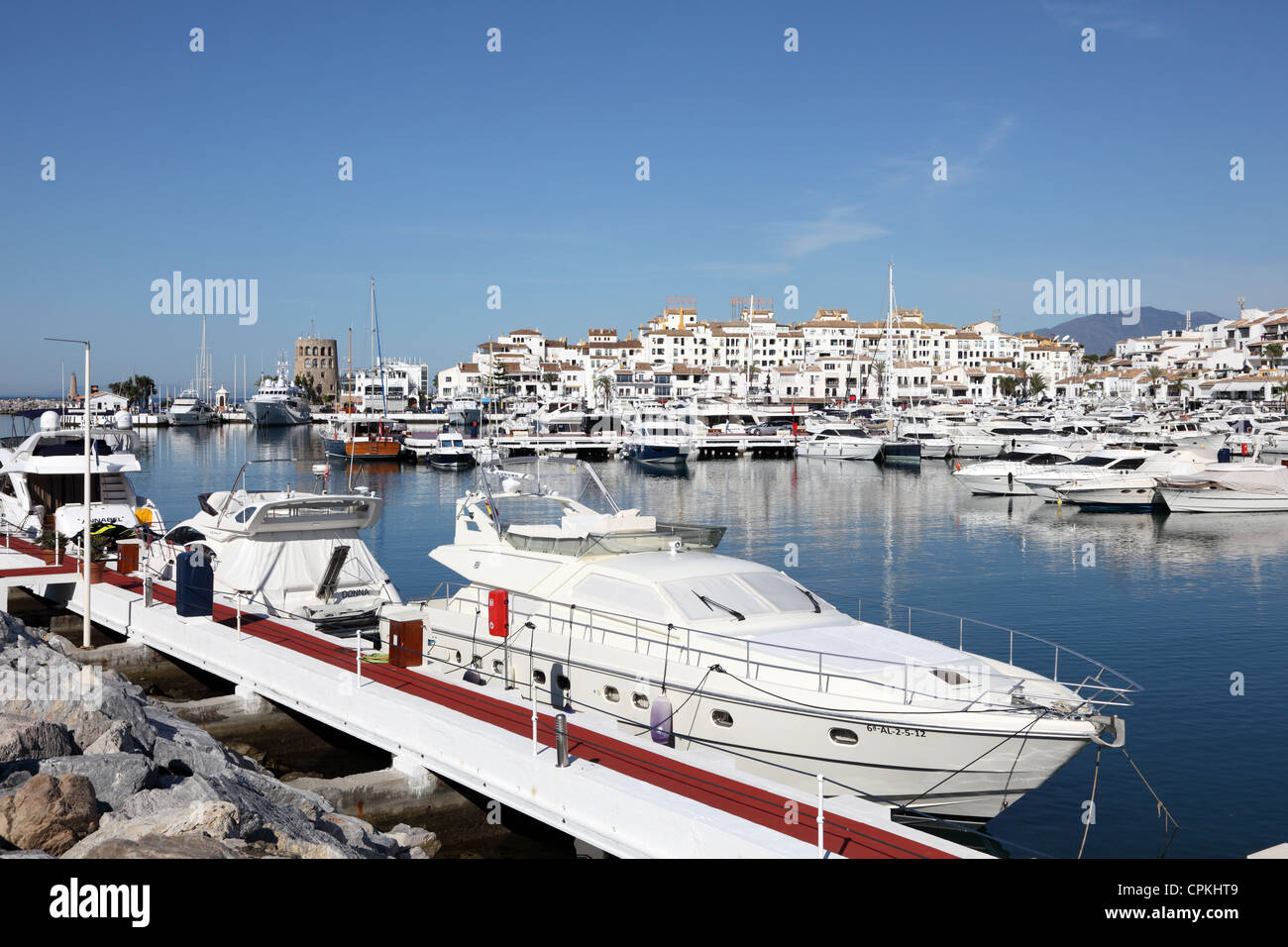 Yacht di lusso nel porto turistico di Puerto Banus a Marbella, Spagna Foto Stock