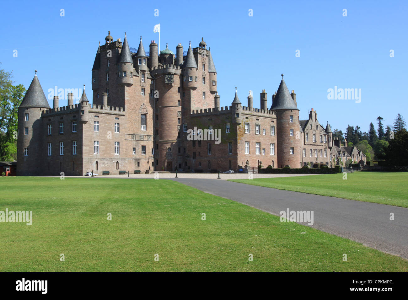 Parte anteriore del Glamis Castle, Scozia Foto Stock
