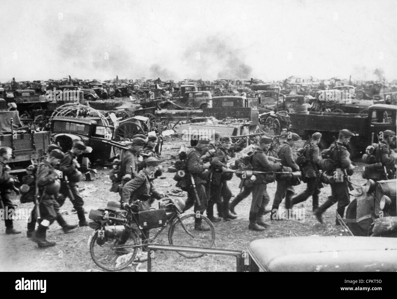 Catturato materiali di guerra dopo la battaglia di accerchiamento vicino a Kiev, 1941 Foto Stock