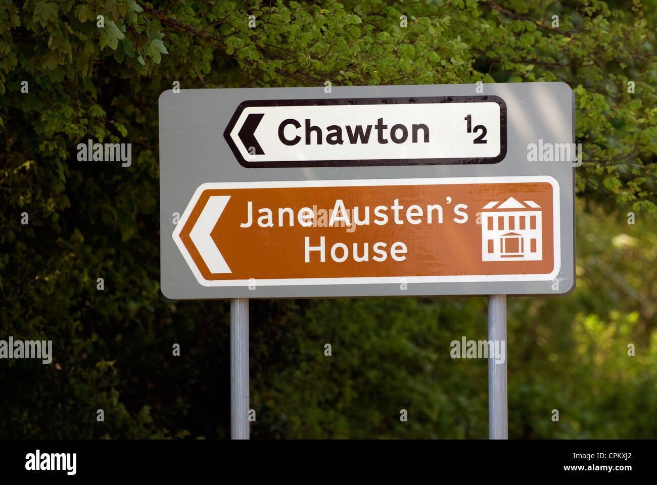 Segno per il borgo rurale di Chawton, ubicazione per icona letteraria Jane Austen's House, vicino a Alton, HAMPSHIRE, Regno Unito. Foto Stock