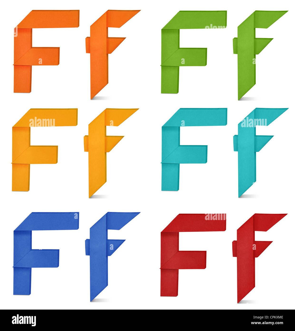 Serie di lettere maiuscole e minuscole lettera 'F' in vari colori. Alfabeto Origami lettera su sfondo bianco. Foto Stock