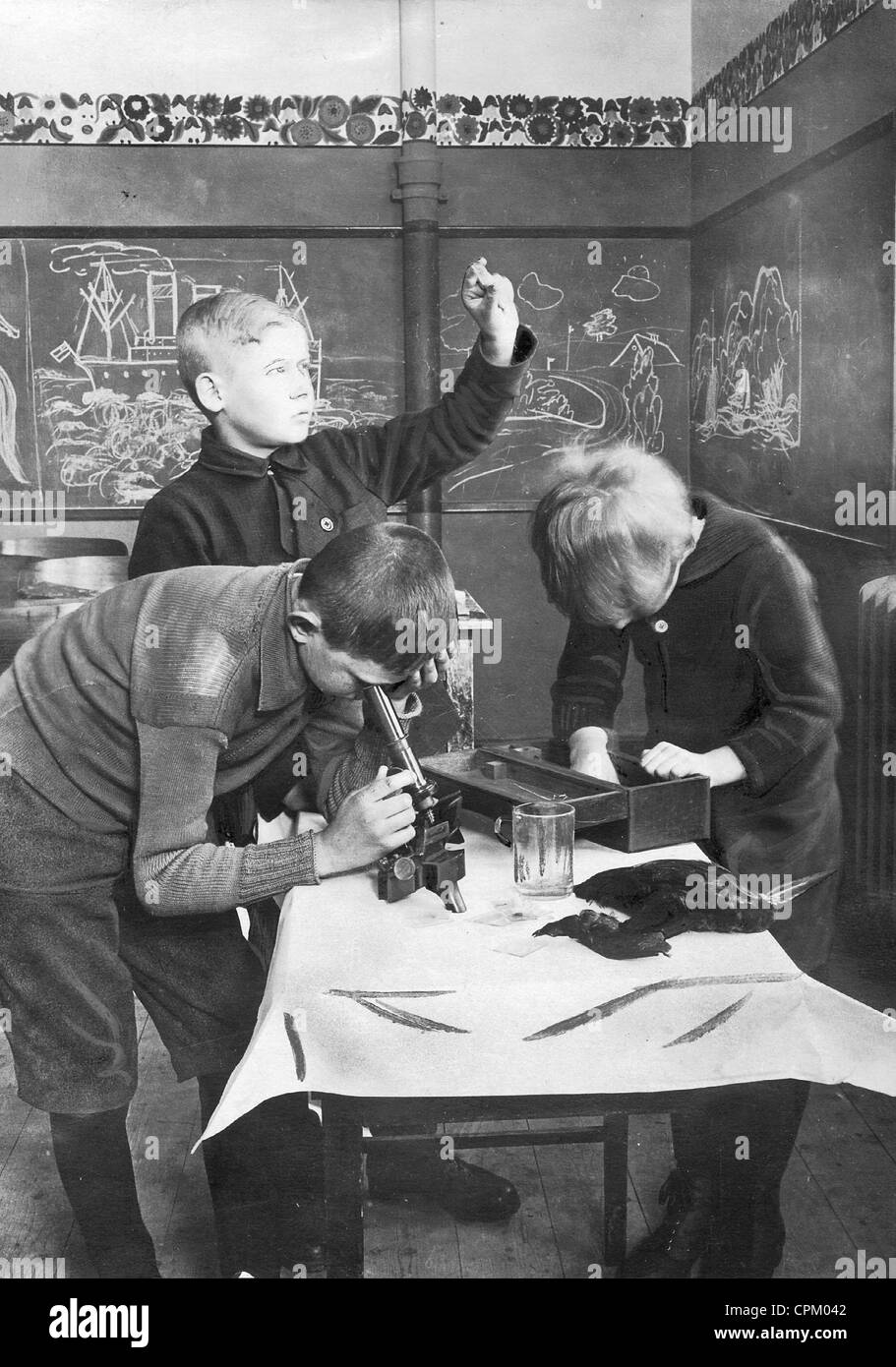 Gli insegnanti nella scuola sperimentale in direzione di Hellerau; vicino a Dresda, 1924 Foto Stock