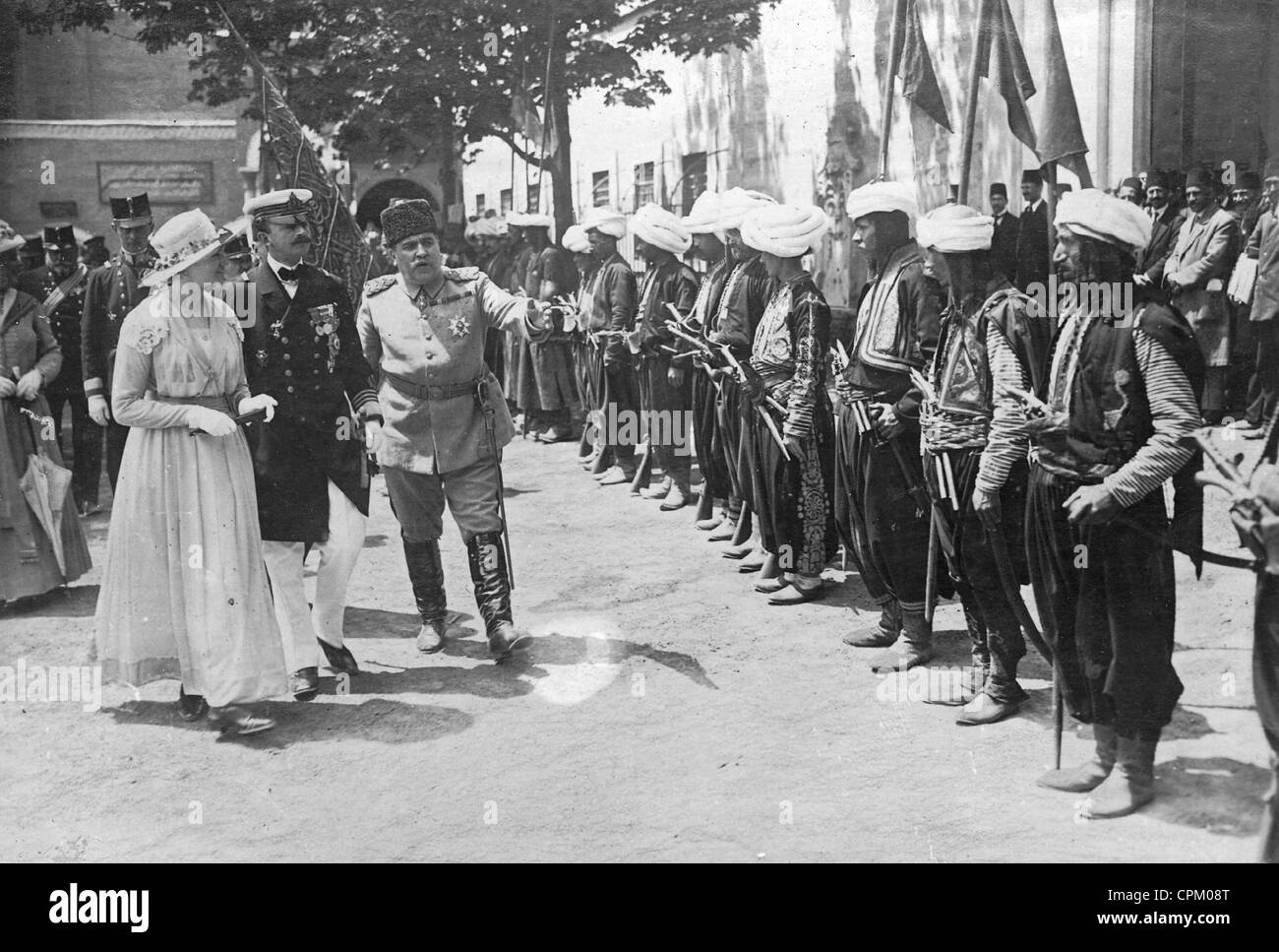 Carlo I e Zita in occasione di una visita a Costantinopoli, 1918 Foto Stock