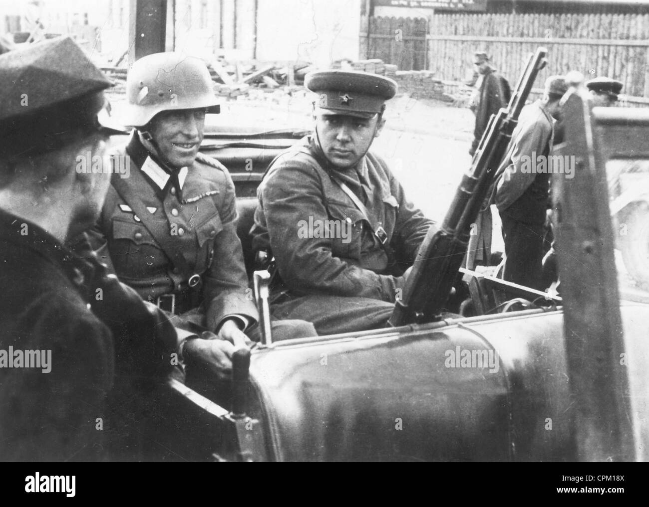 Tedesco e funzionari sovietici in Polonia, 1939 Foto Stock