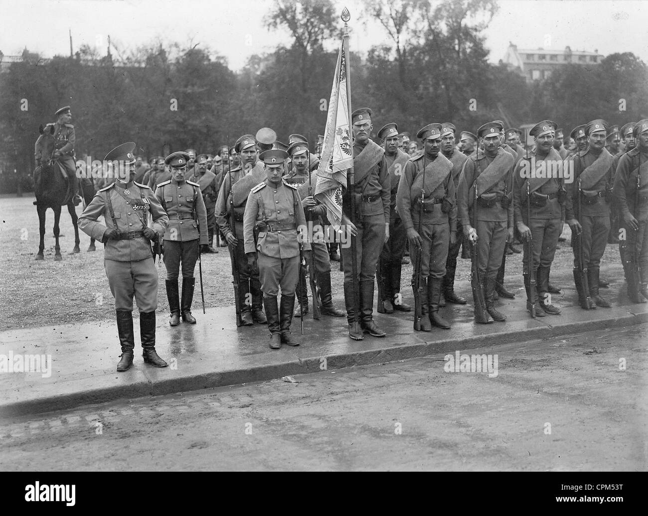 Soldati russi in una sfilata in Francia, 1916 Foto Stock
