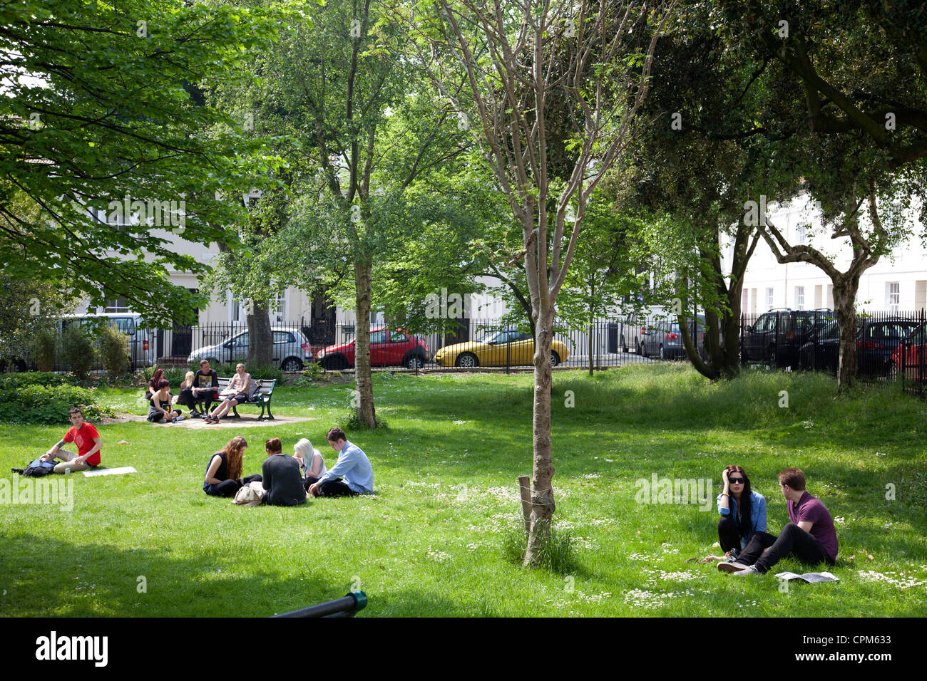Persone rilassante in ambito residenziale Pelham Park in Brighton - REGNO UNITO Foto Stock