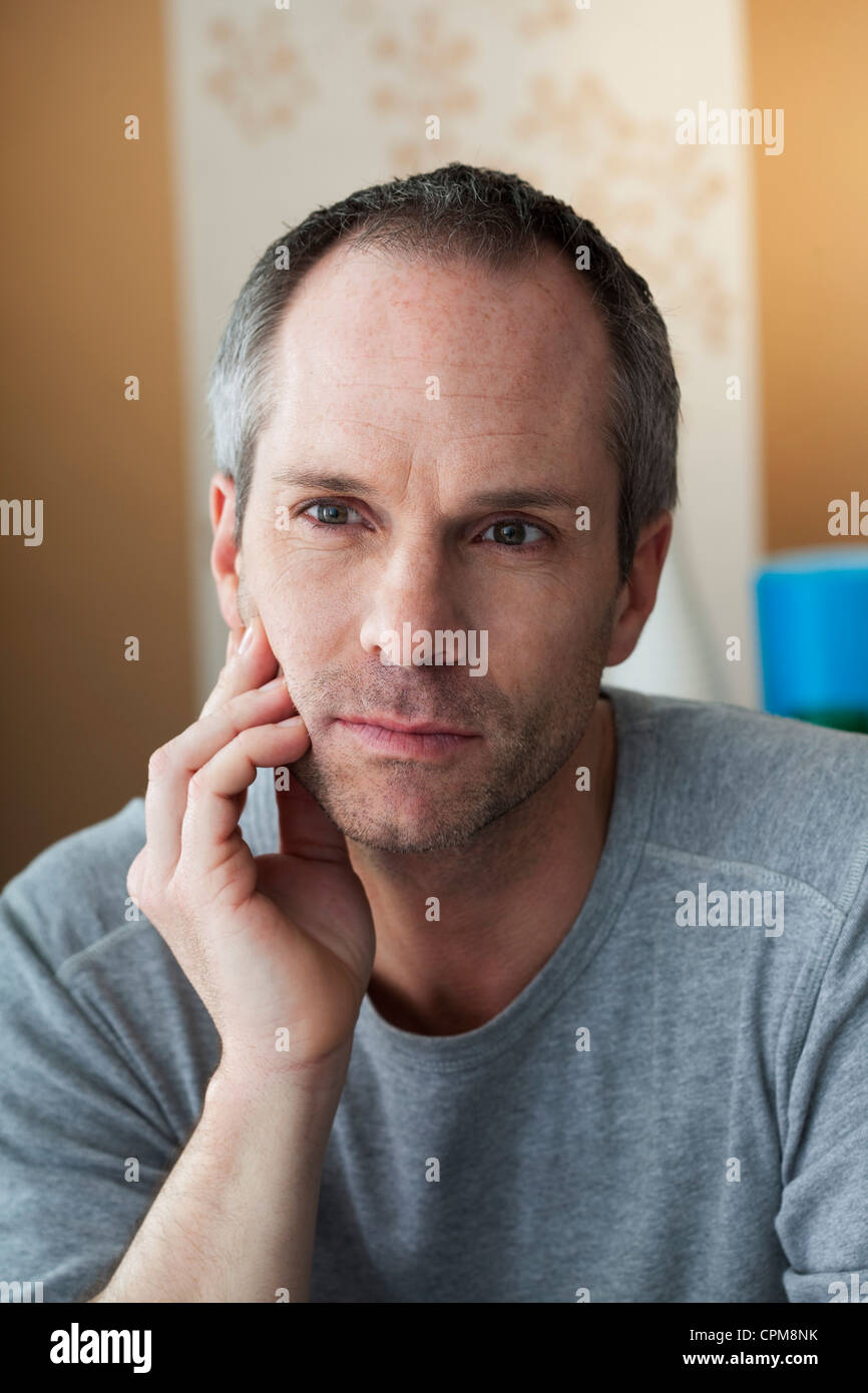 Uomo con il mal di denti Foto Stock