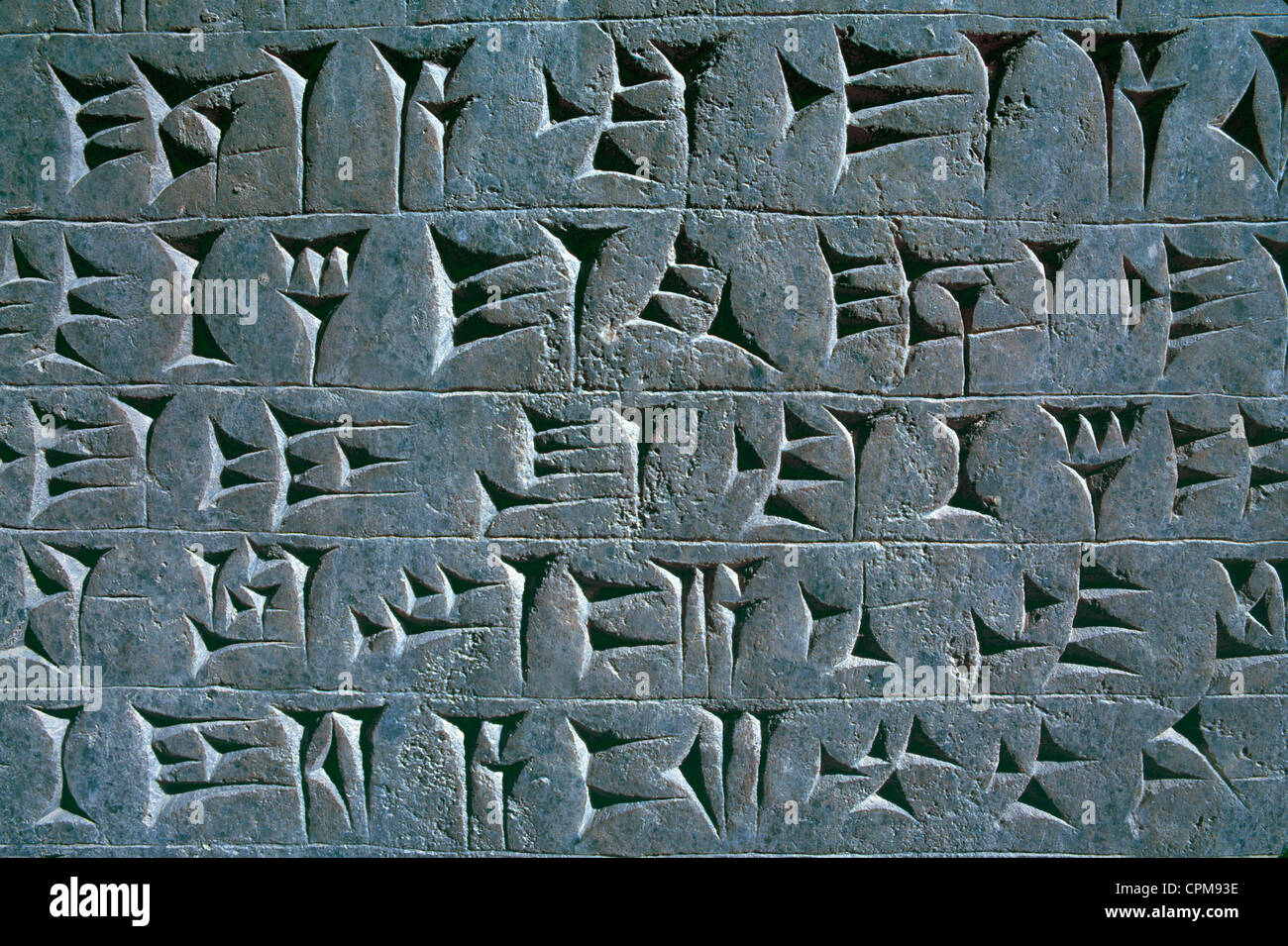Scrittura cuneiforme a Nimrud - Mosul - dove una cache di più di mille gioielli in oro e pietre preziose sono state trovate nel 1988 Foto Stock
