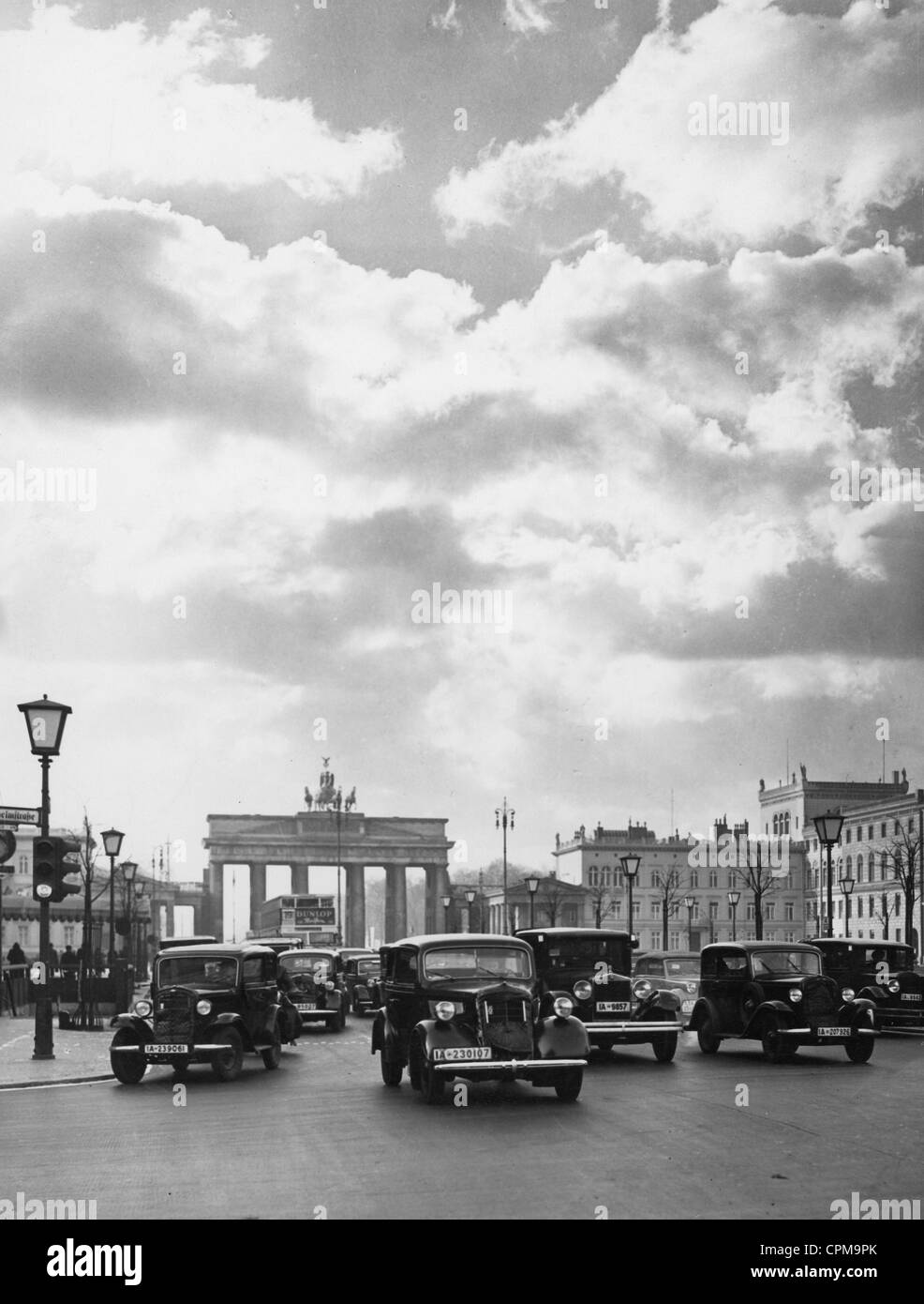 Il viale Unter den Linden in Berlin, 1936 Foto Stock