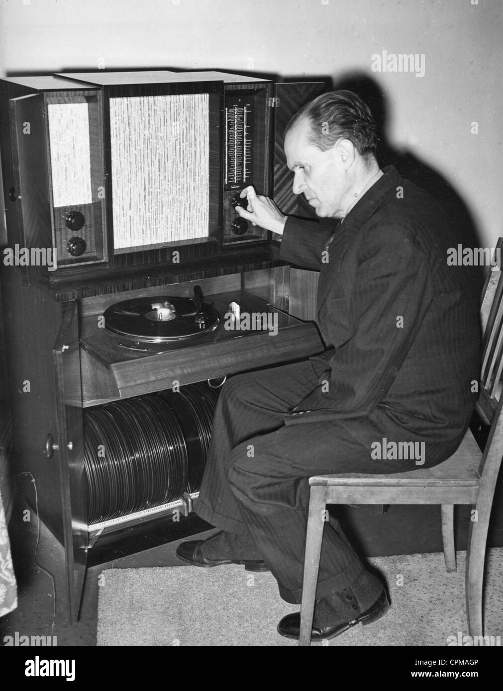 Il prof. Schuenemann nei registri di archivio di stato prussiano biblioteca, 1939 Foto Stock