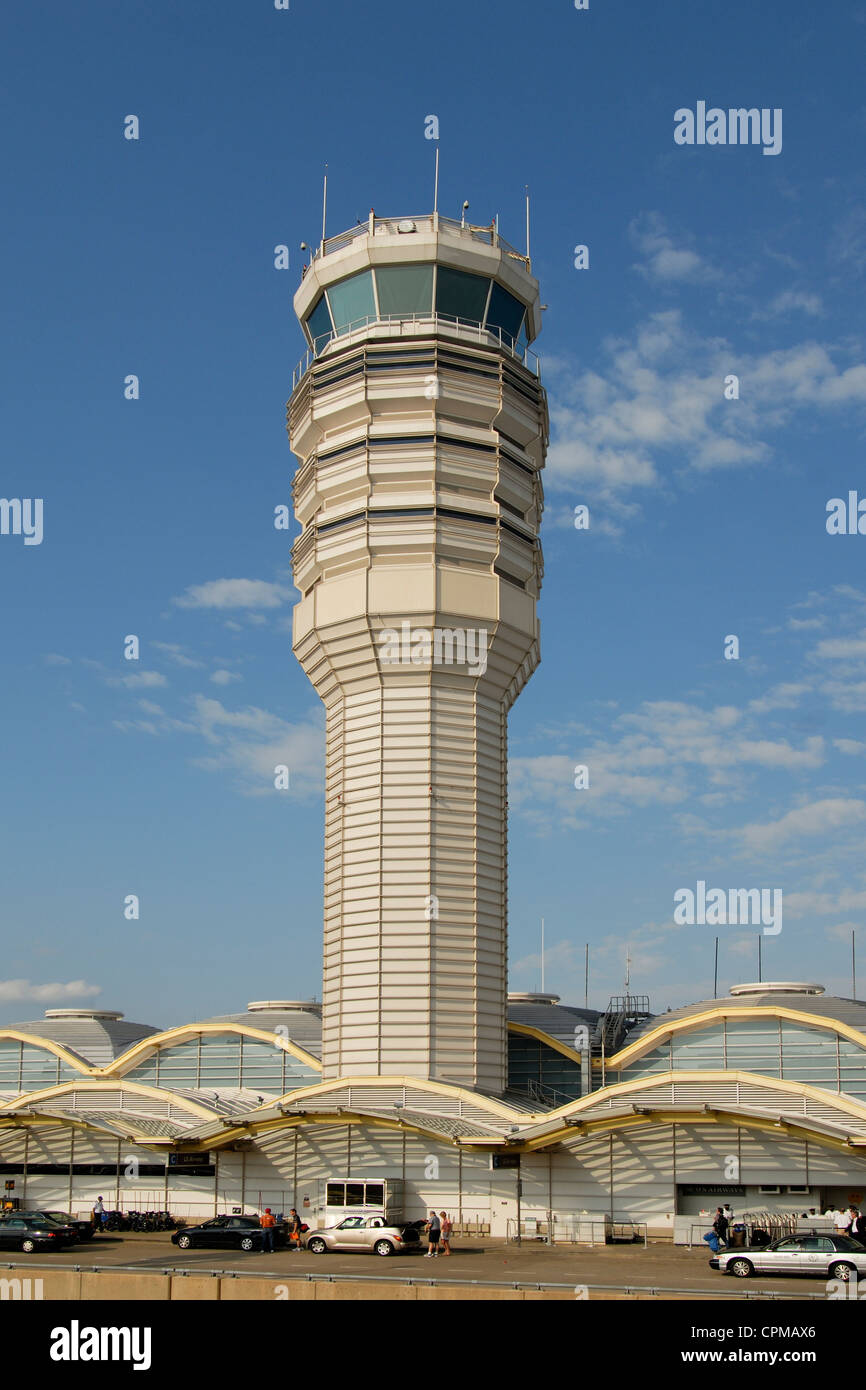 Torre di controllo dell'Aeroporto Nazionale Ronald Reagan. Washington, Stati Uniti d'America. Foto Stock