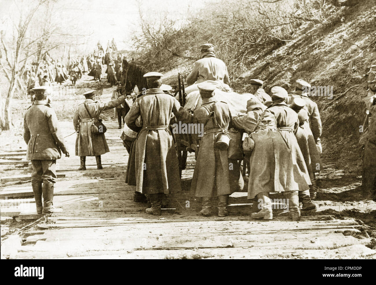 Truppe tedesche in anticipo in Serbia durante la Prima Guerra Mondiale, 1916 Foto Stock