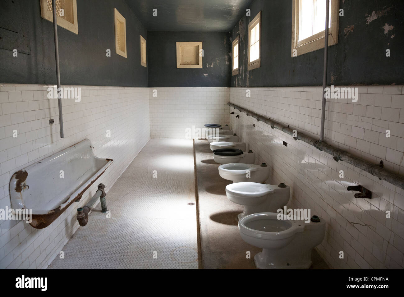 Servizi igienici nella caserma di detenzione. Angel Island stazione di immigrazione. Foto Stock