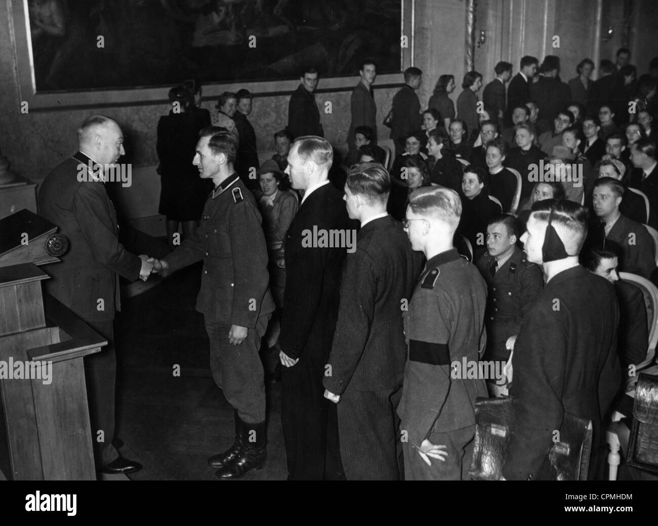 Rettore Lothar Kreuz durante l impegno dei nuovi studenti a Berlino, 1942 Foto Stock