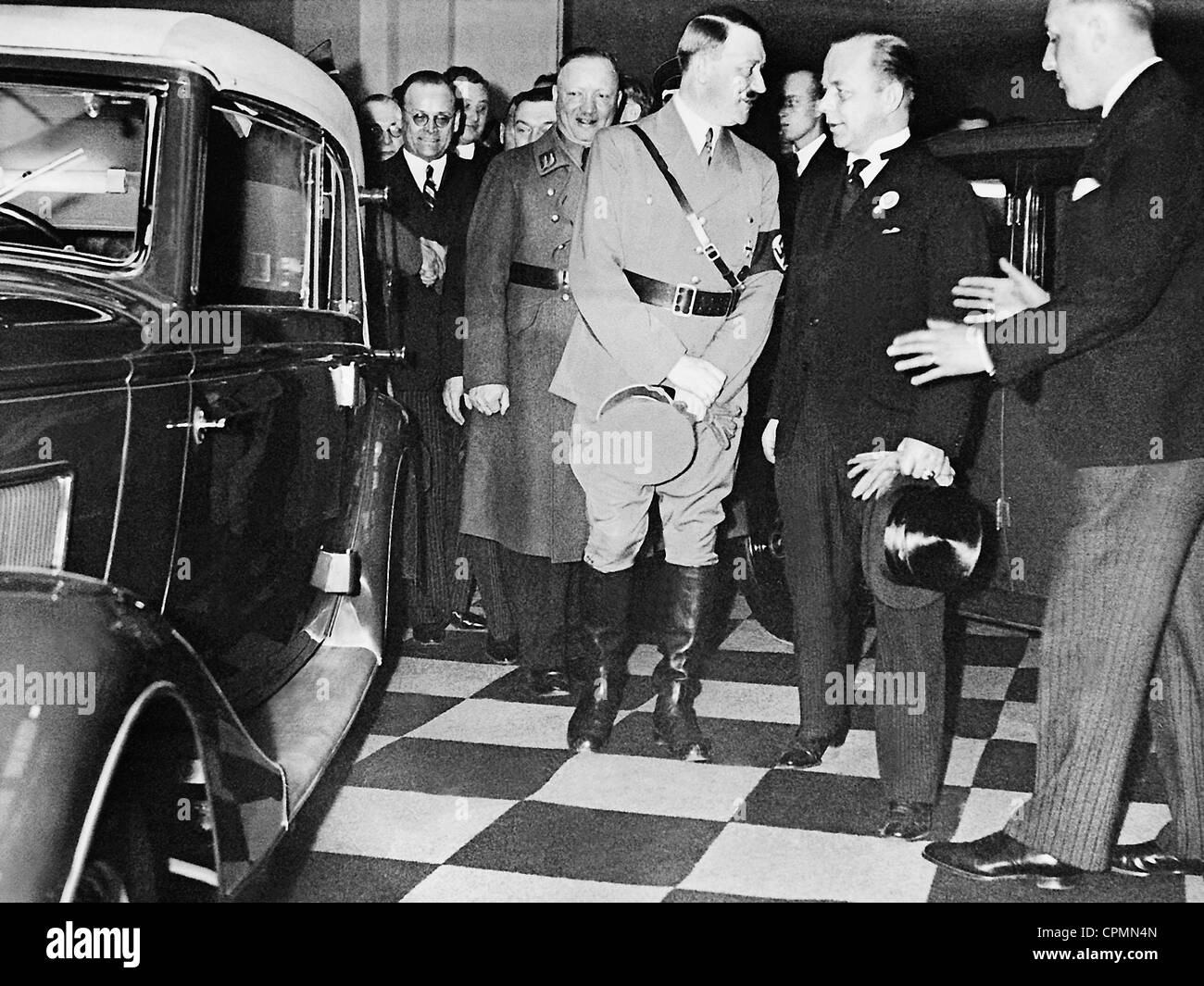 Adolf Hitler in occasione dell'apertura del Salone Internazionale dell'automobile a Berlino, 1935 Foto Stock